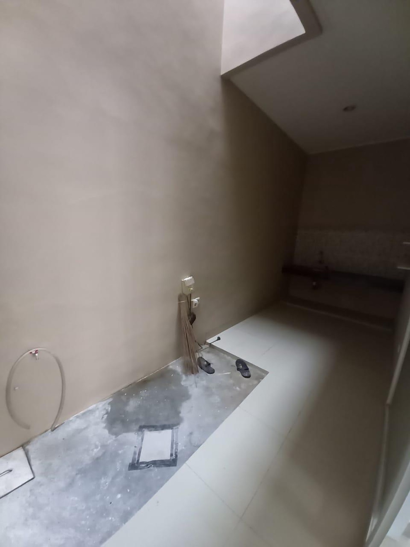 Rumah Minimali 2 Lantai, Lokasi aman dan Nyaman dalam Cluster di Ciputat