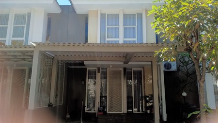 Jual Rumah 2 Lantai Murah dan Furnished, Lingkungan Aman dan Nyaman di GreenLake Citraland Surabaya Dekat dengan Pakuwon City dan Grand Pakuwon