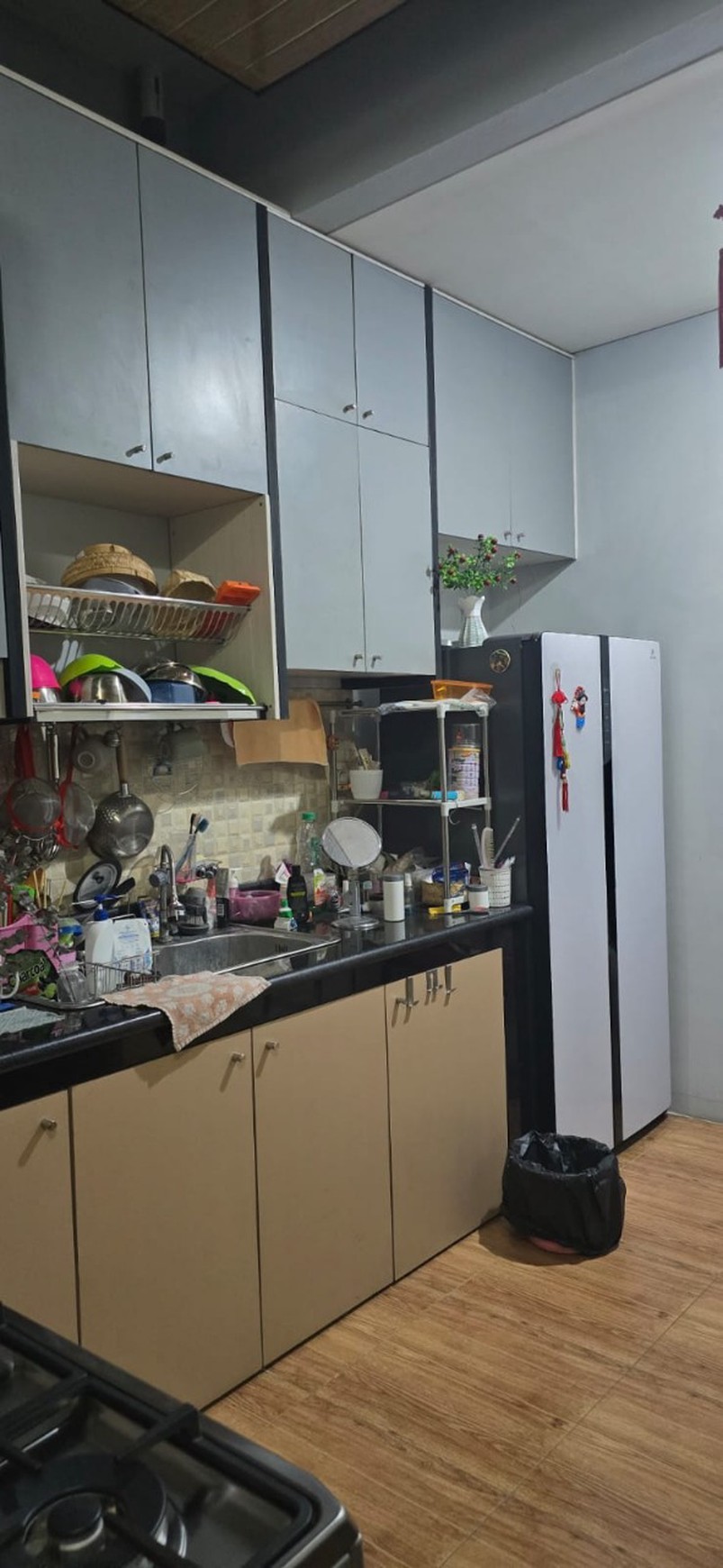 Jual Rumah 2 Lantai Murah dan Furnished, Lingkungan Aman dan Nyaman di GreenLake Citraland Surabaya Dekat dengan Pakuwon City dan Grand Pakuwon