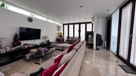 Rumah Semi Furnished Luas 2 Lantai Siap Huni Mewah Lokasi di Pertengahan Kota @Jakarta Selatan