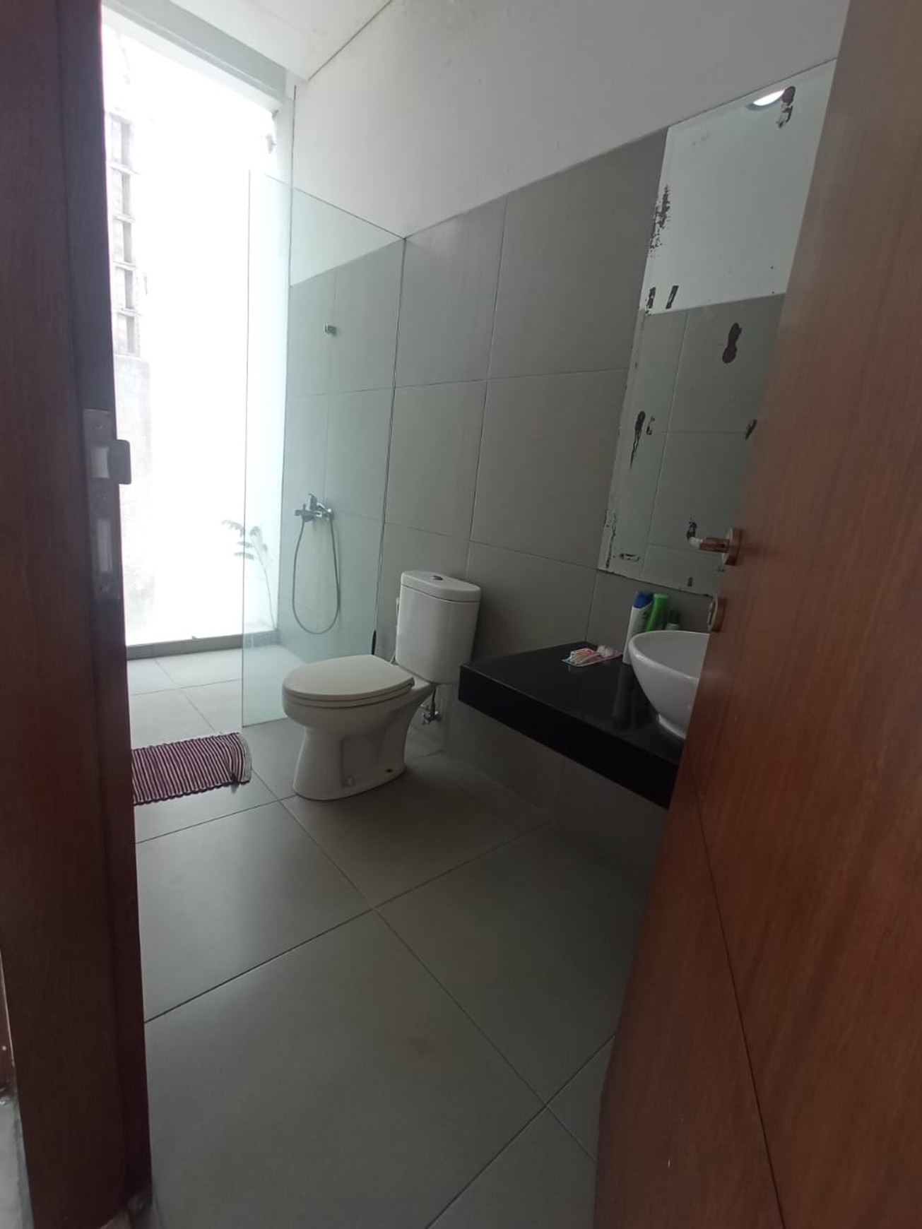 Rumah Semi Furnished Luas 2 Lantai Siap Huni Mewah Lokasi di Pertengahan Kota @Jakarta Selatan