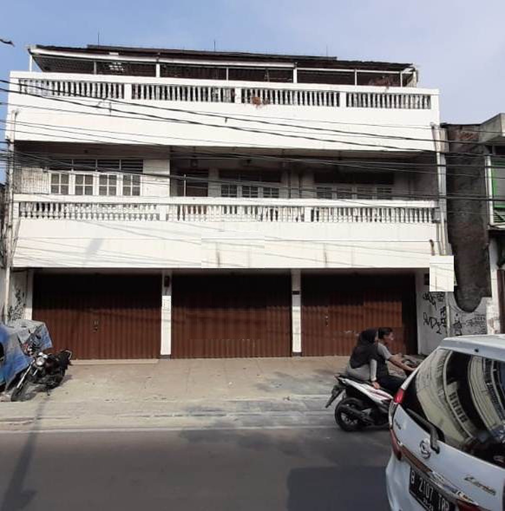 Ruko 3 unit gandeng di H Juanda Ciputat, TangSel dekat dg MRT Lebak Bulus...