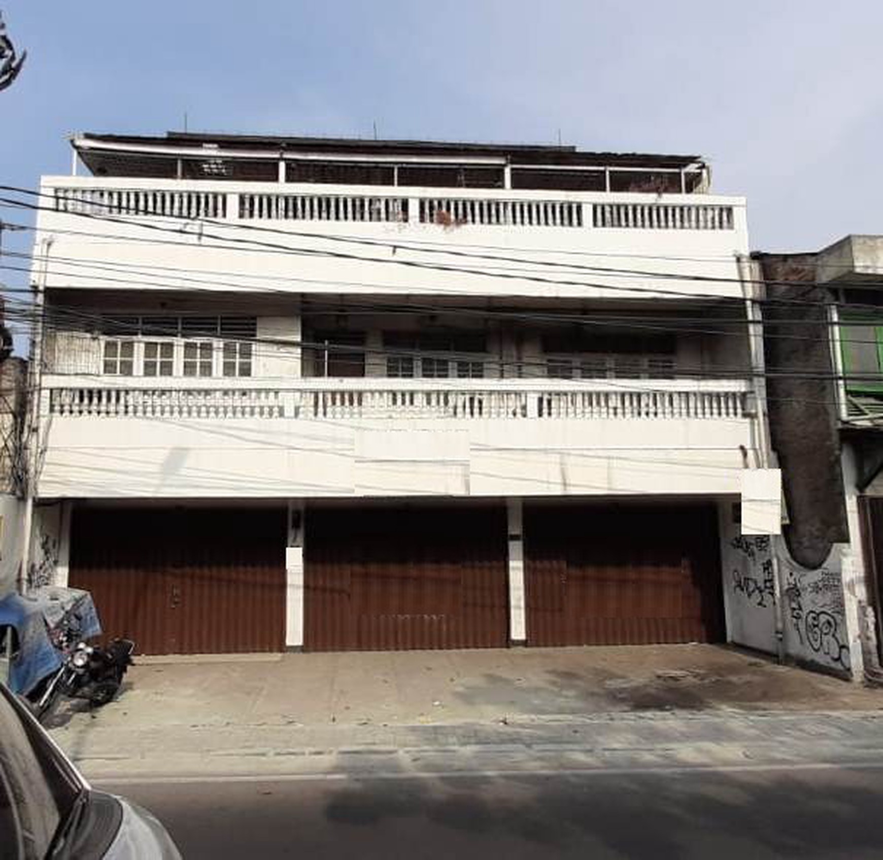 Ruko 3 unit gandeng di H Juanda Ciputat, TangSel dekat dg MRT Lebak Bulus...