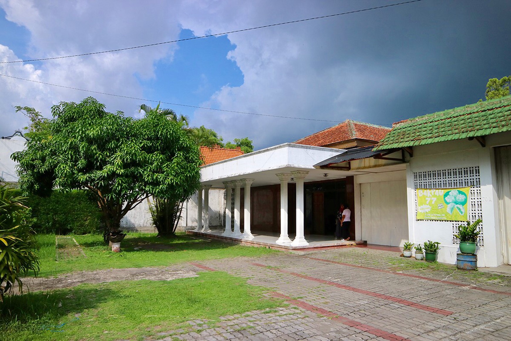 RUMAH LUAS DI TENGAH KOTA JOGJA, JL BRIPDA TUT HARSONO, MUJA MUJU