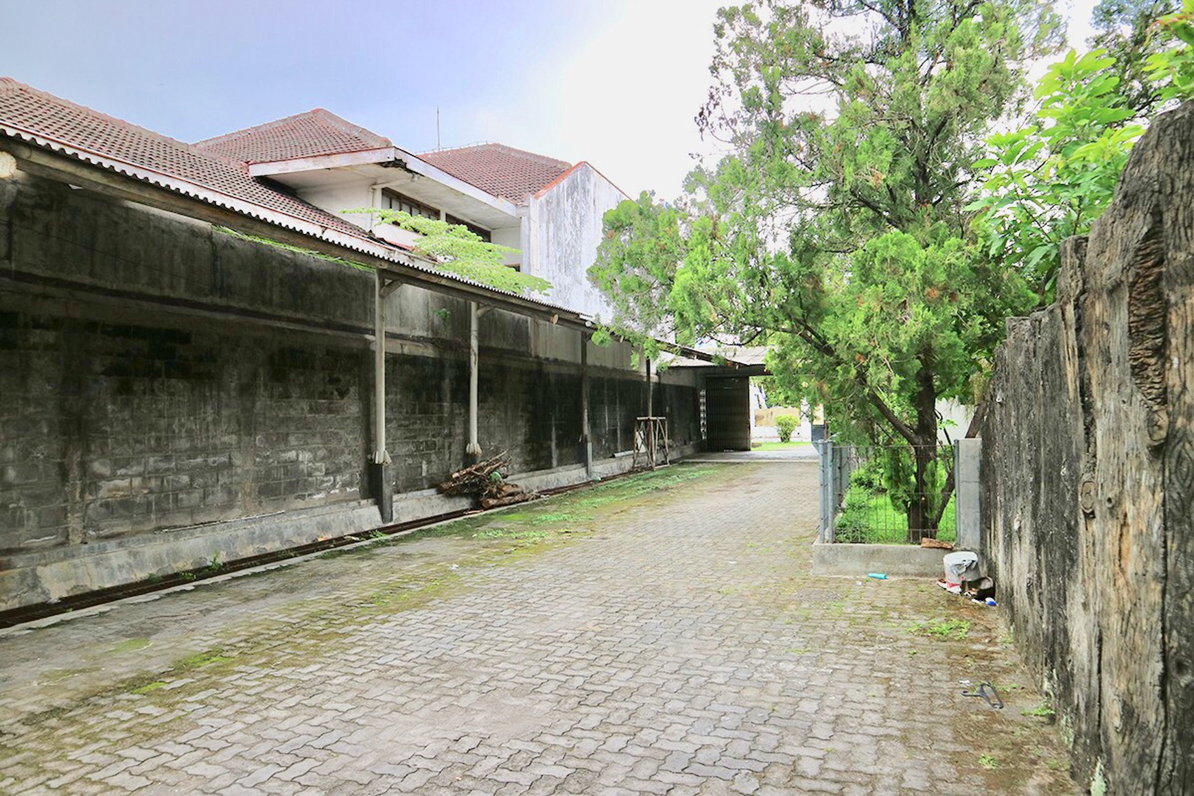 RUMAH LUAS DI TENGAH KOTA JOGJA, JL BRIPDA TUT HARSONO, MUJA MUJU