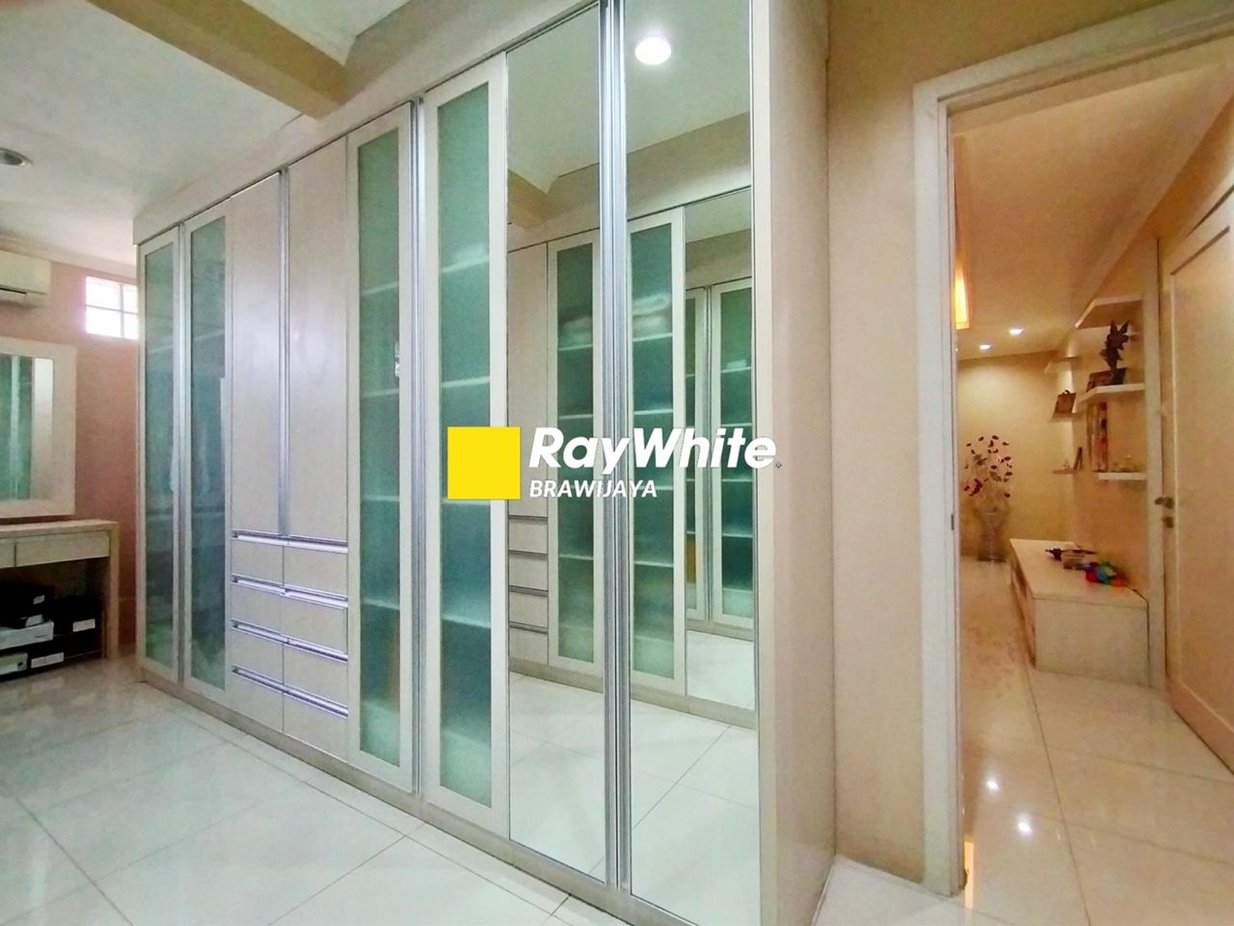 Rumah di Abdul Majid Raya, Cipete, dalam cluster, dekat MRT Cipete