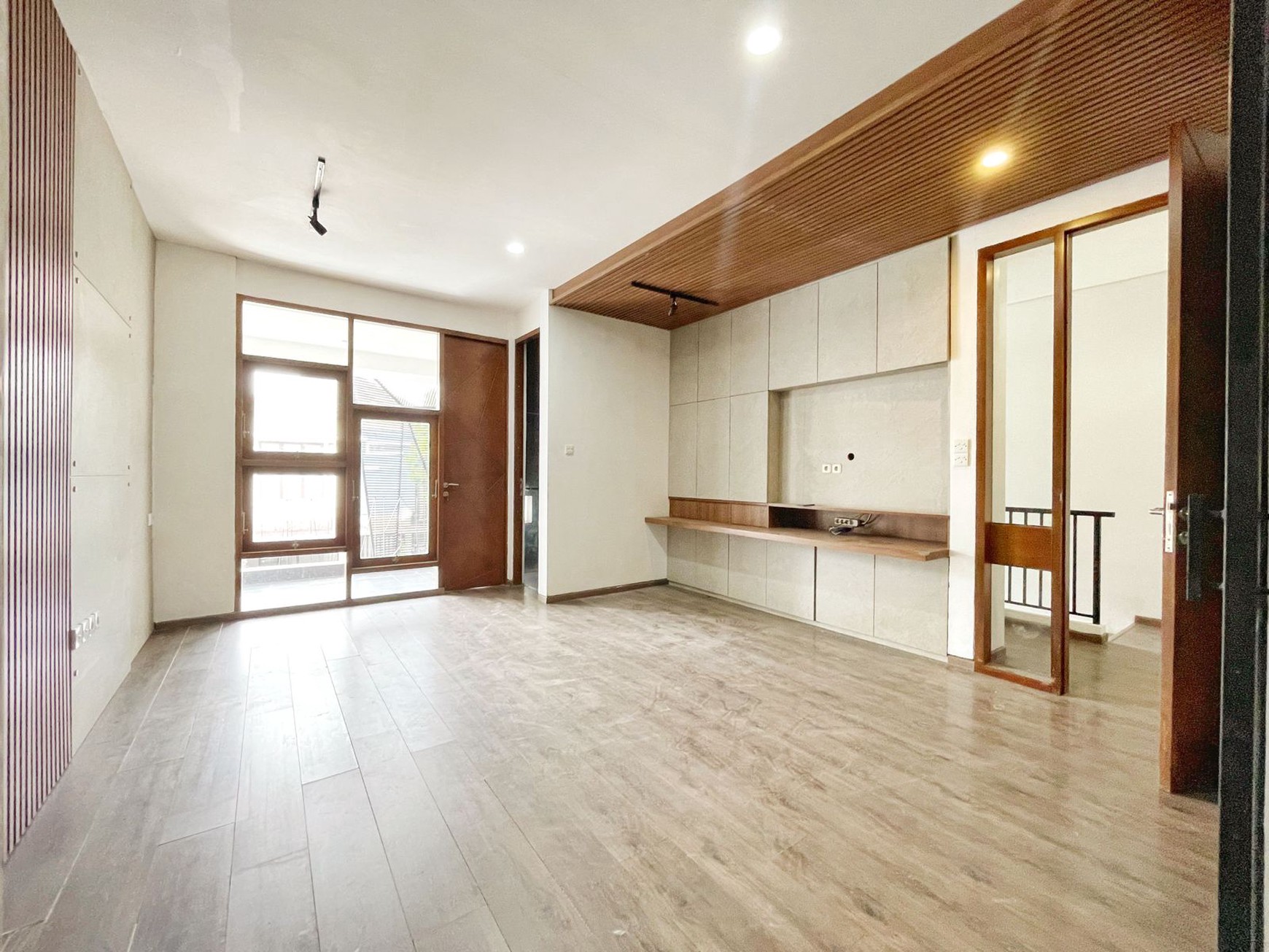 Rumah Siap Huni dengan Bangunan Baru dan Rapi @Discovery Fiore, Bintaro.