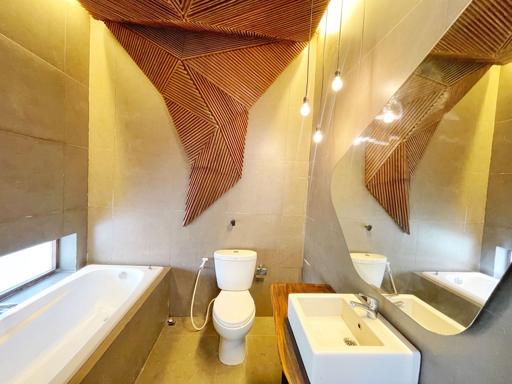 Rumah Siap Huni dengan Bangunan Baru dan Rapi @Discovery Fiore, Bintaro.