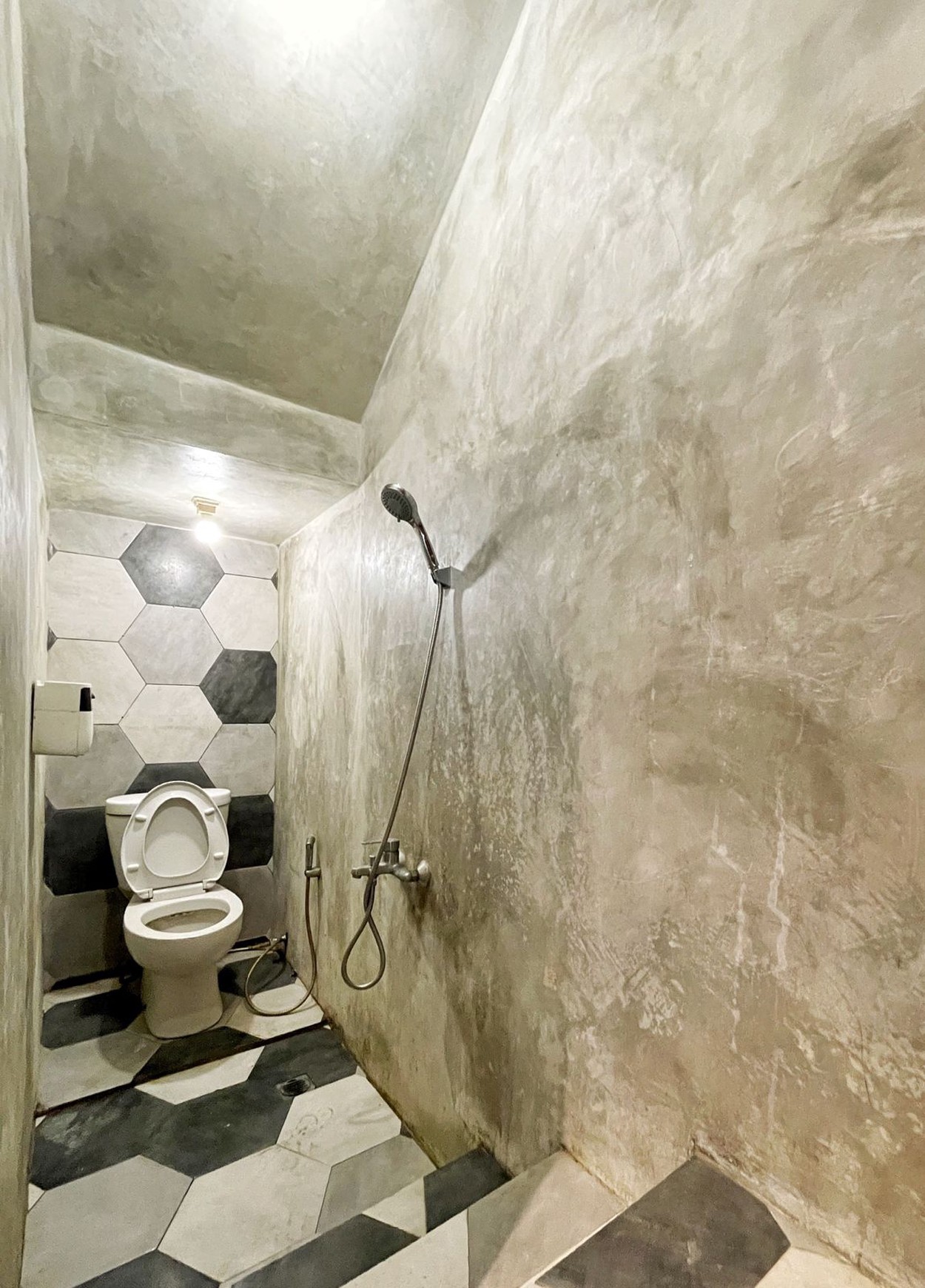 Rumah Siap Huni dengan Bangunan Baru dan Rapi @Discovery Fiore, Bintaro.