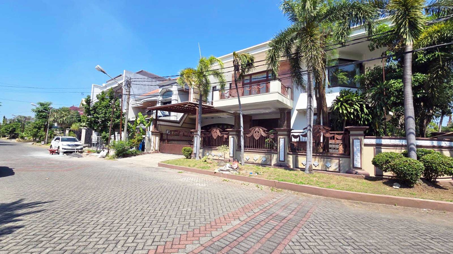 Rumah di Araya Surabaya Timur, Mewah, Klasik, Hadap Utara, Luas tanah 650 m2, Siap Huni