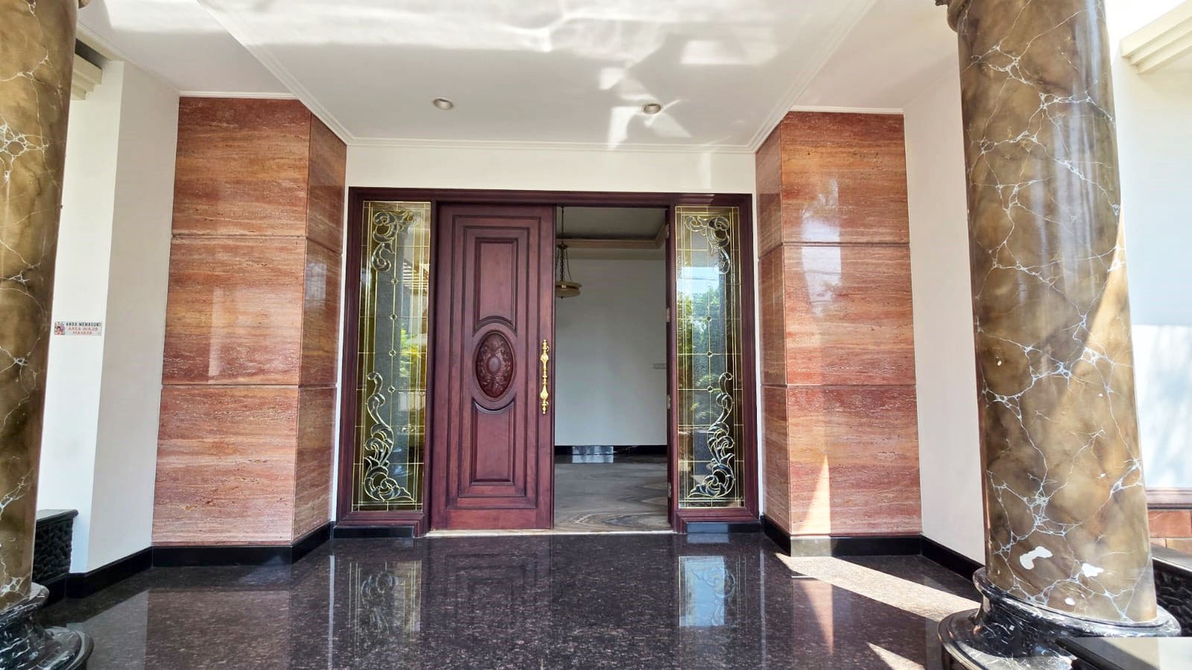 Rumah di Araya Surabaya Timur, Mewah, Klasik, Hadap Utara, Luas tanah 650 m2, Siap Huni
