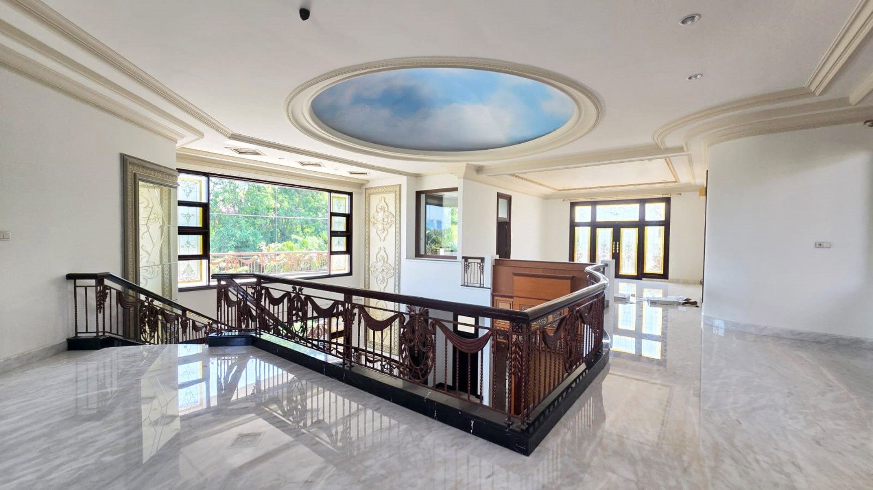 Rumah di Araya Surabaya Timur, Mewah, Klasik, Hadap Utara, Luas tanah 650 m2, Siap Huni