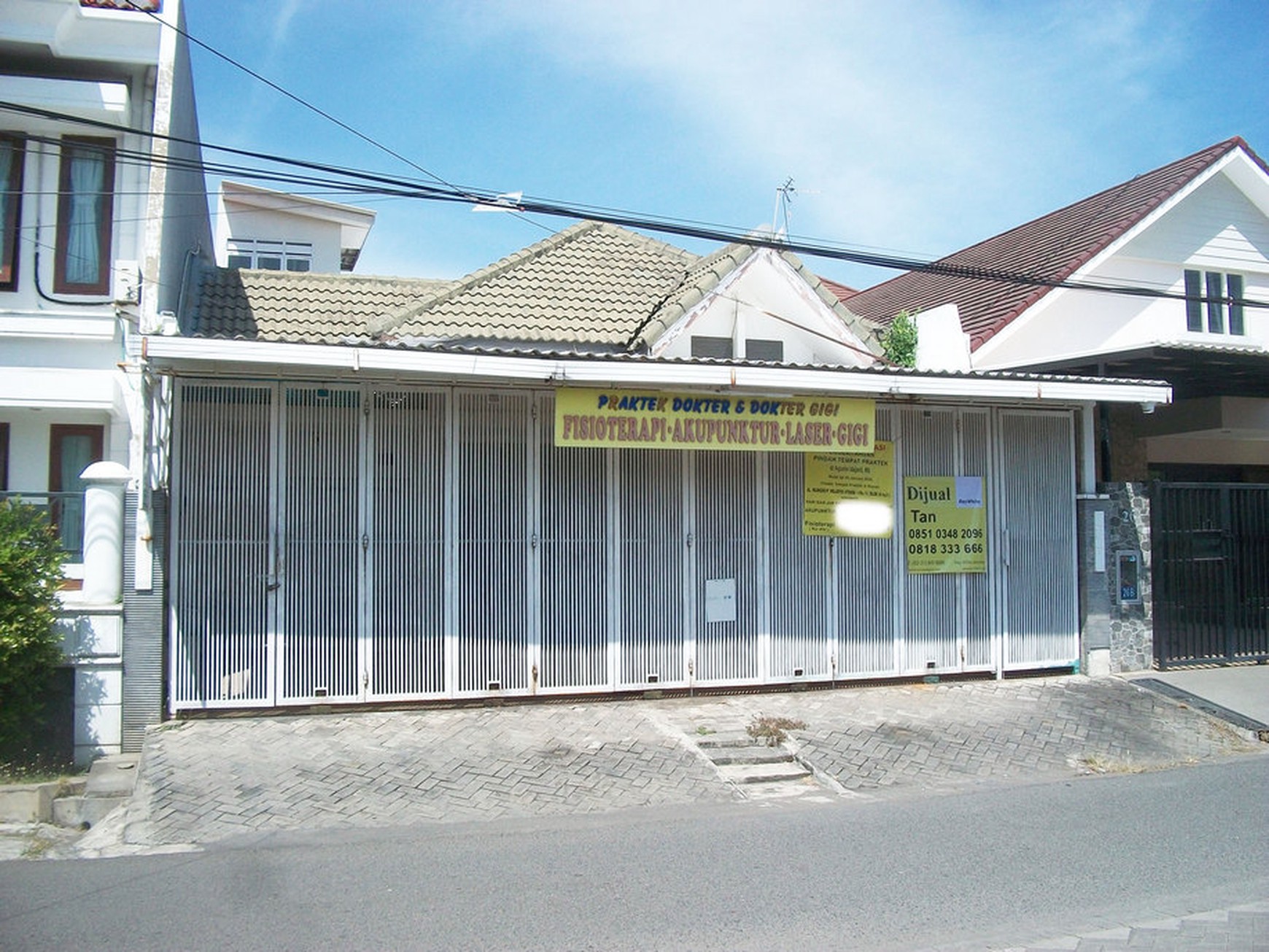 Rumah di Pucang Anom Timur Surabaya Timur, 2 Lantai, Row Jalan depan lebar, Cocok untuk usaha/Kantor/Klinik..!!!