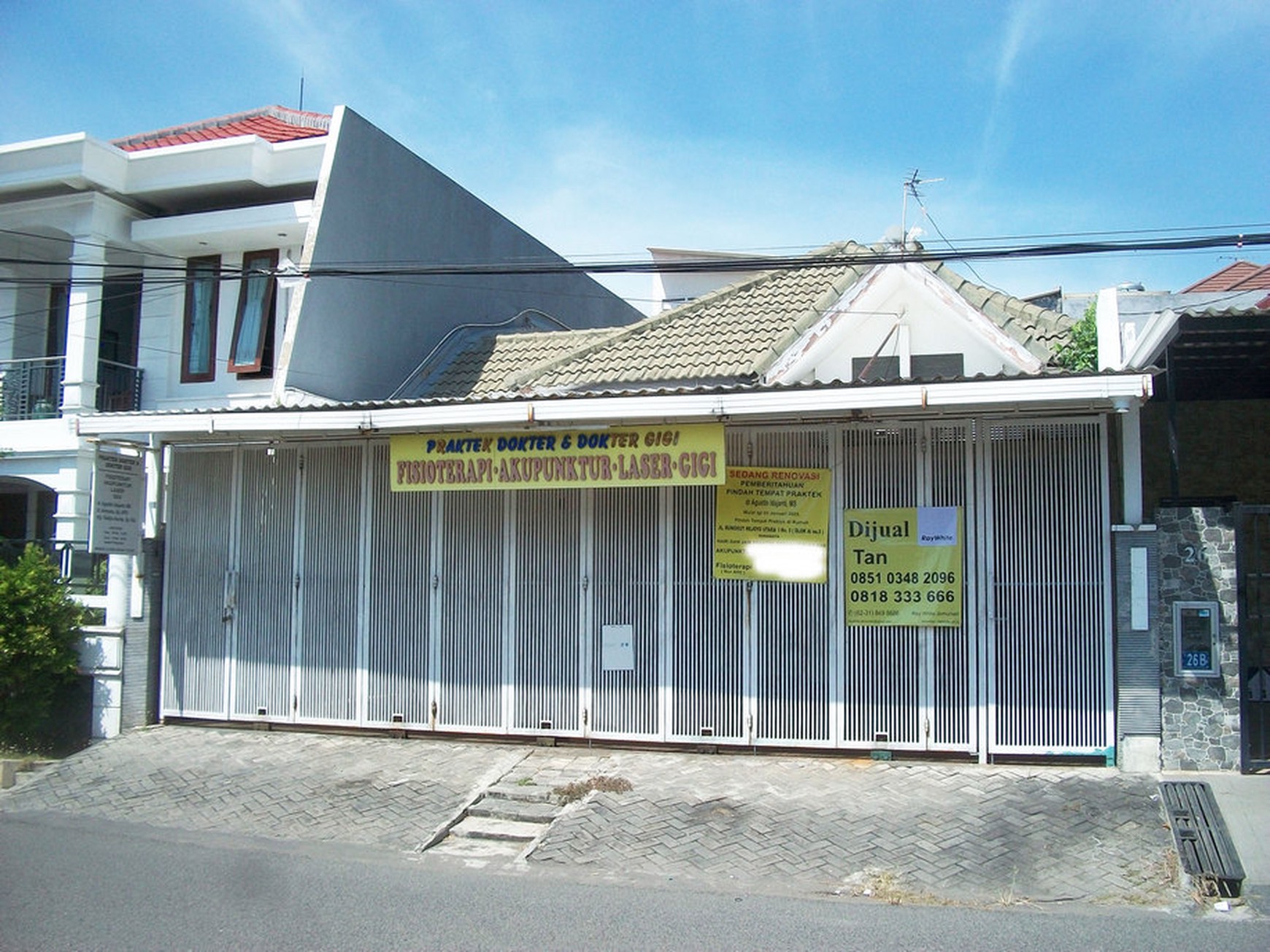 Rumah di Pucang Anom Timur Surabaya Timur, 2 Lantai, Row Jalan depan lebar, Cocok untuk usaha/Kantor/Klinik..!!!