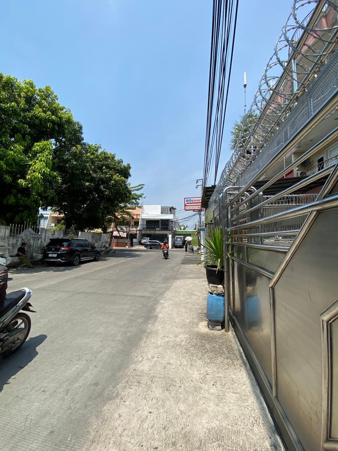 Rumah diarea perdagangan 3 unit jadi 1 Ratu Kemuning Duri Kepa Kebon Jeruk jual segera sampai jadi hot price