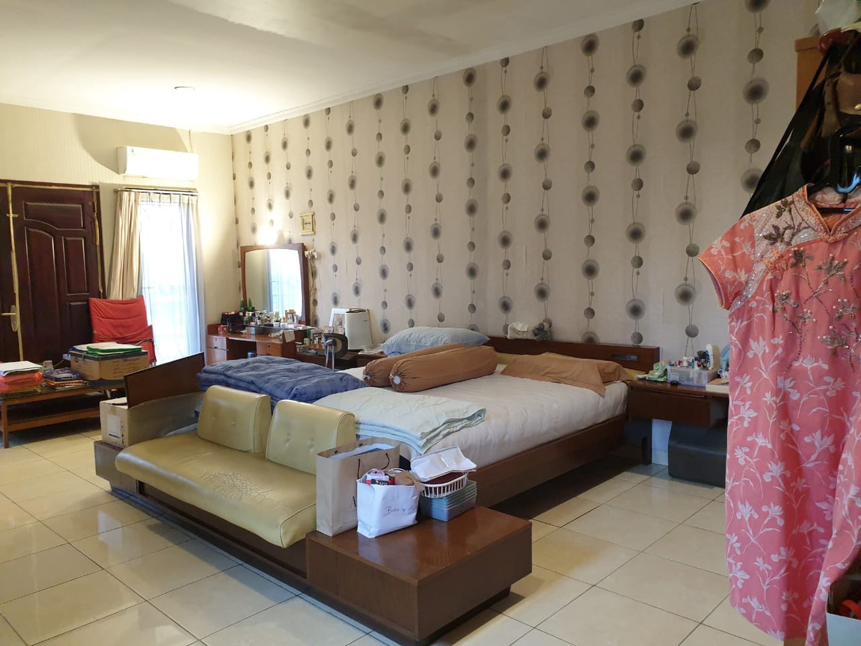 Rumah diarea perdagangan 3 unit jadi 1 Ratu Kemuning Duri Kepa Kebon Jeruk jual segera sampai jadi hot price