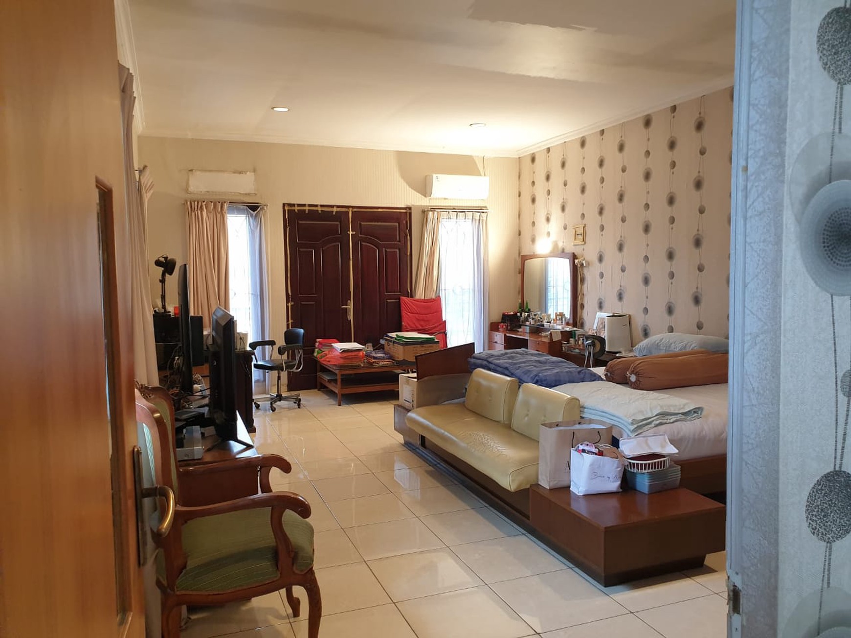 Rumah diarea perdagangan 3 unit jadi 1 Ratu Kemuning Duri Kepa Kebon Jeruk jual segera sampai jadi hot price