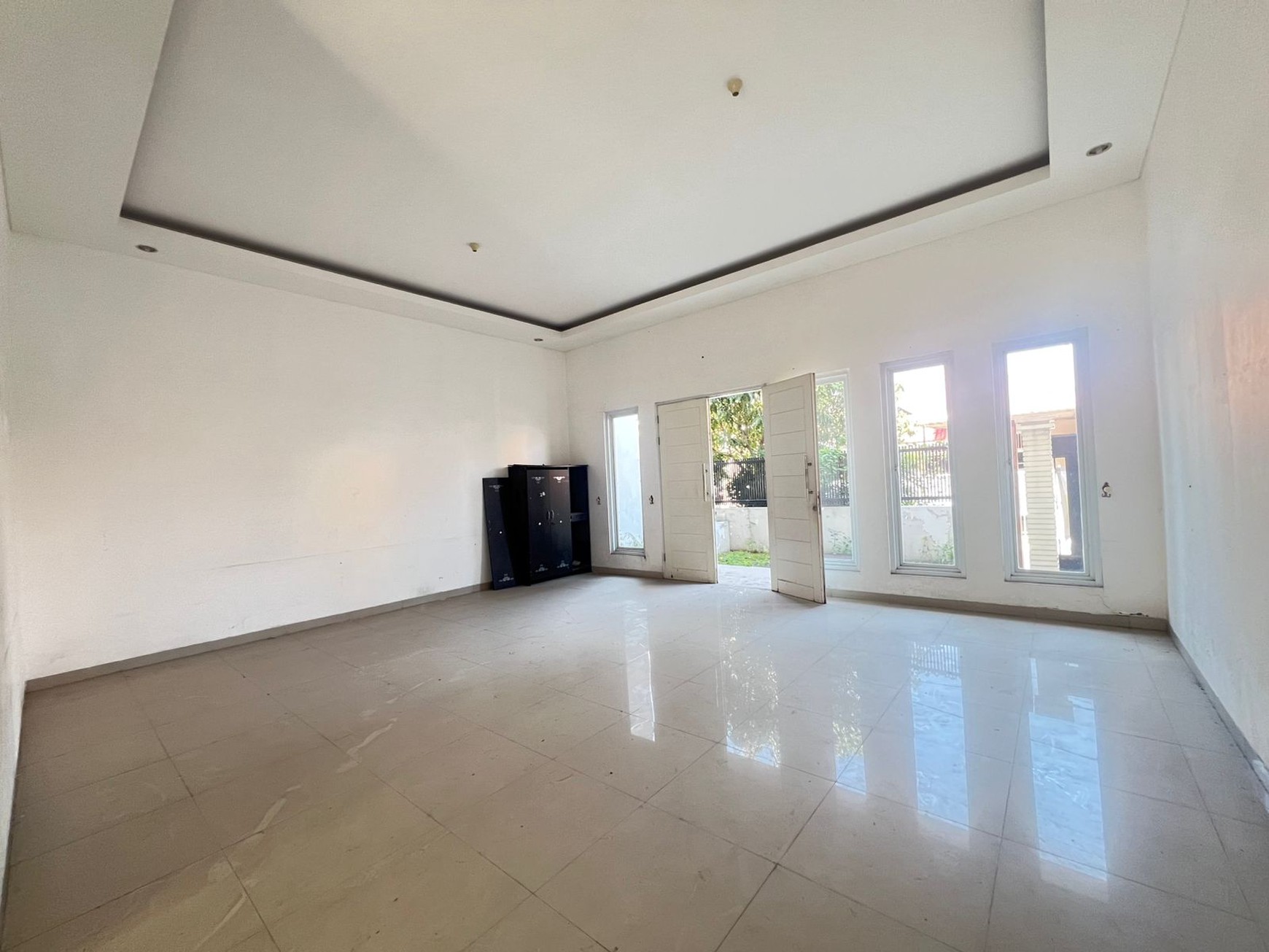 DIJUAL Rumah SIAP HUNI 2 lantai BESAR CLASSIC di Sutorejo Prima Indah, Surabaya timur
