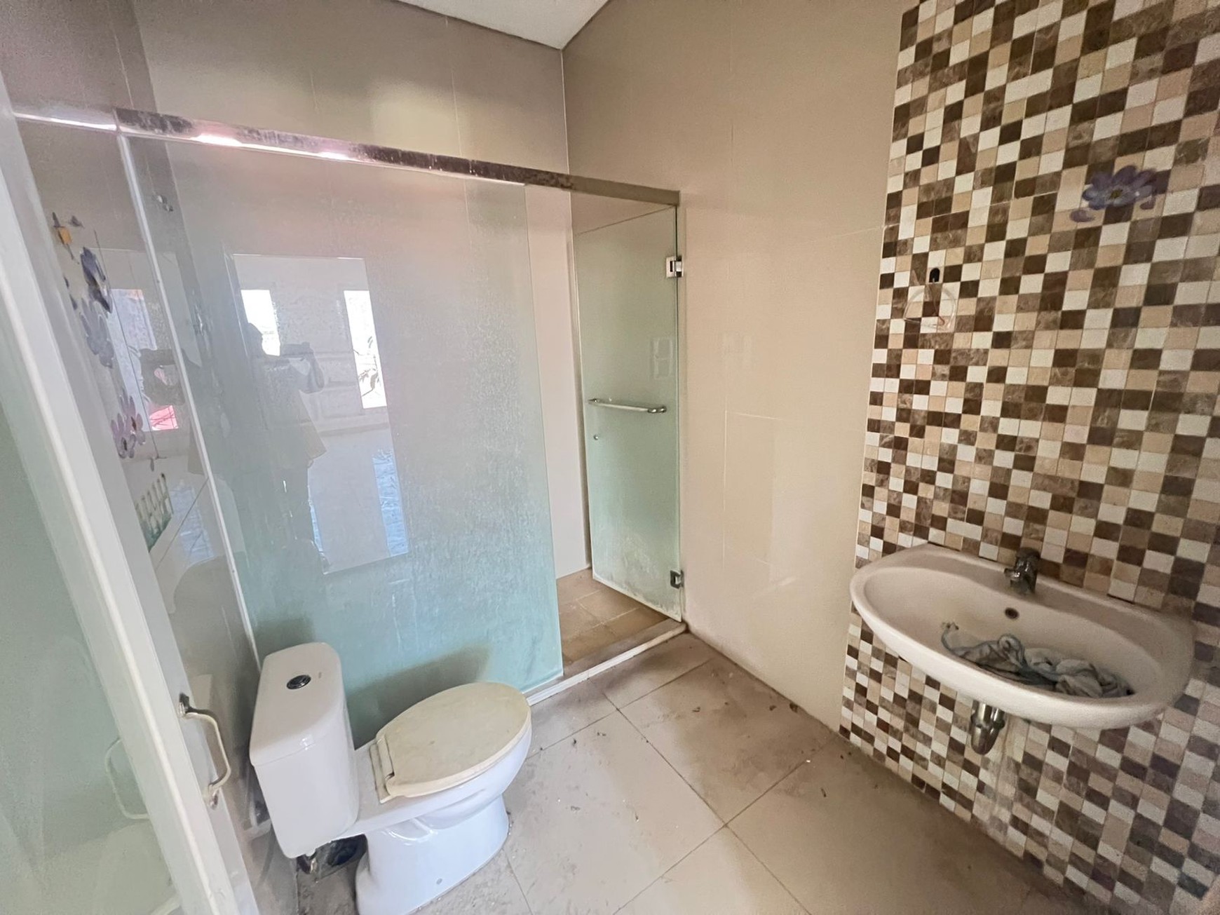 DIJUAL Rumah SIAP HUNI 2 lantai BESAR CLASSIC di Sutorejo Prima Indah, Surabaya timur
