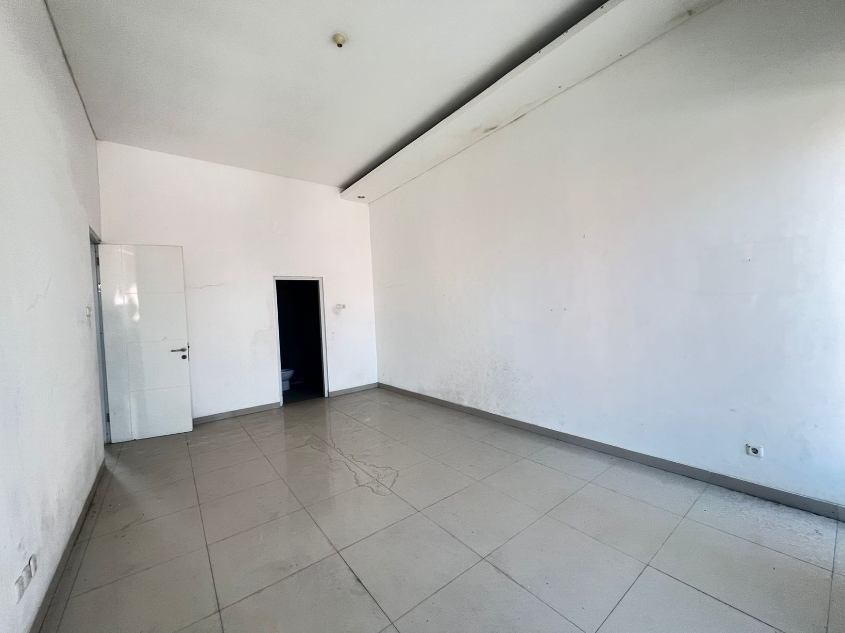 DIJUAL Rumah SIAP HUNI 2 lantai BESAR CLASSIC di Sutorejo Prima Indah, Surabaya timur