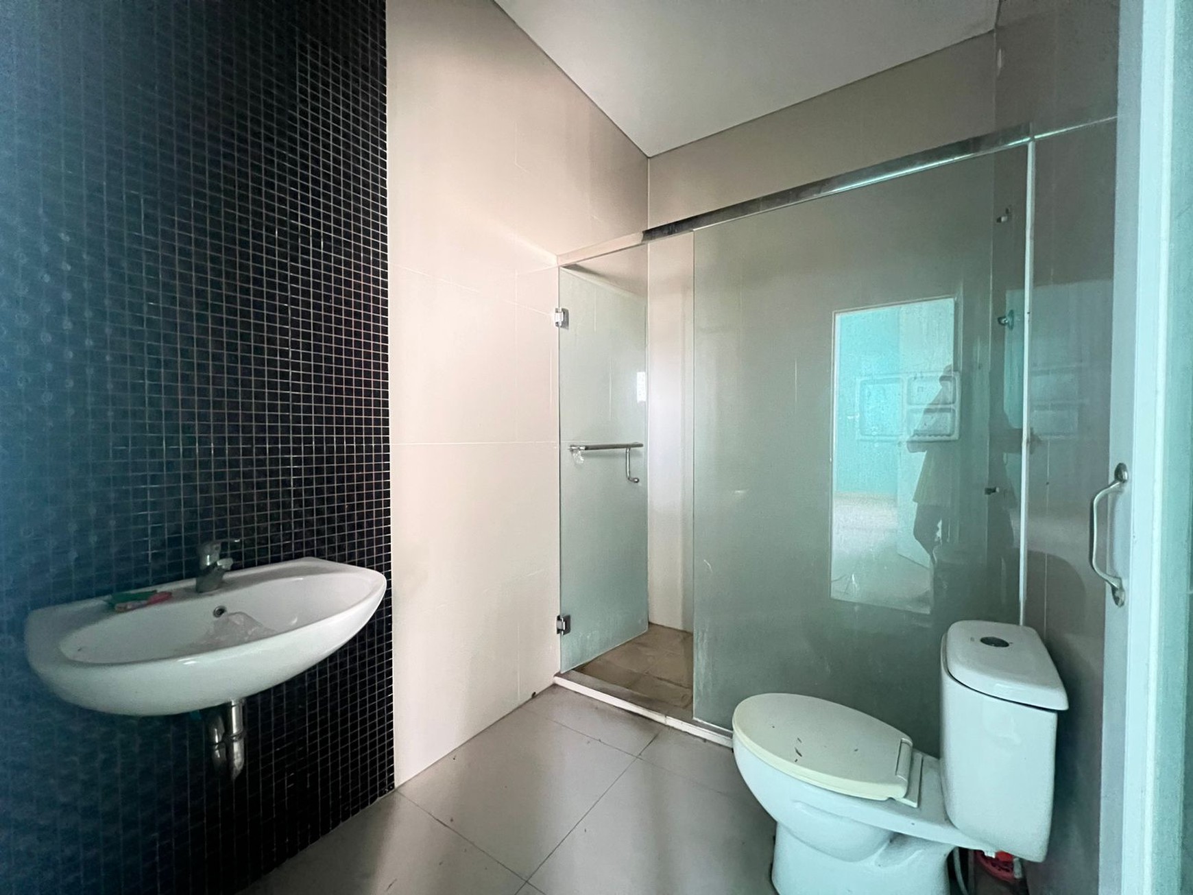 DIJUAL Rumah SIAP HUNI 2 lantai BESAR CLASSIC di Sutorejo Prima Indah, Surabaya timur