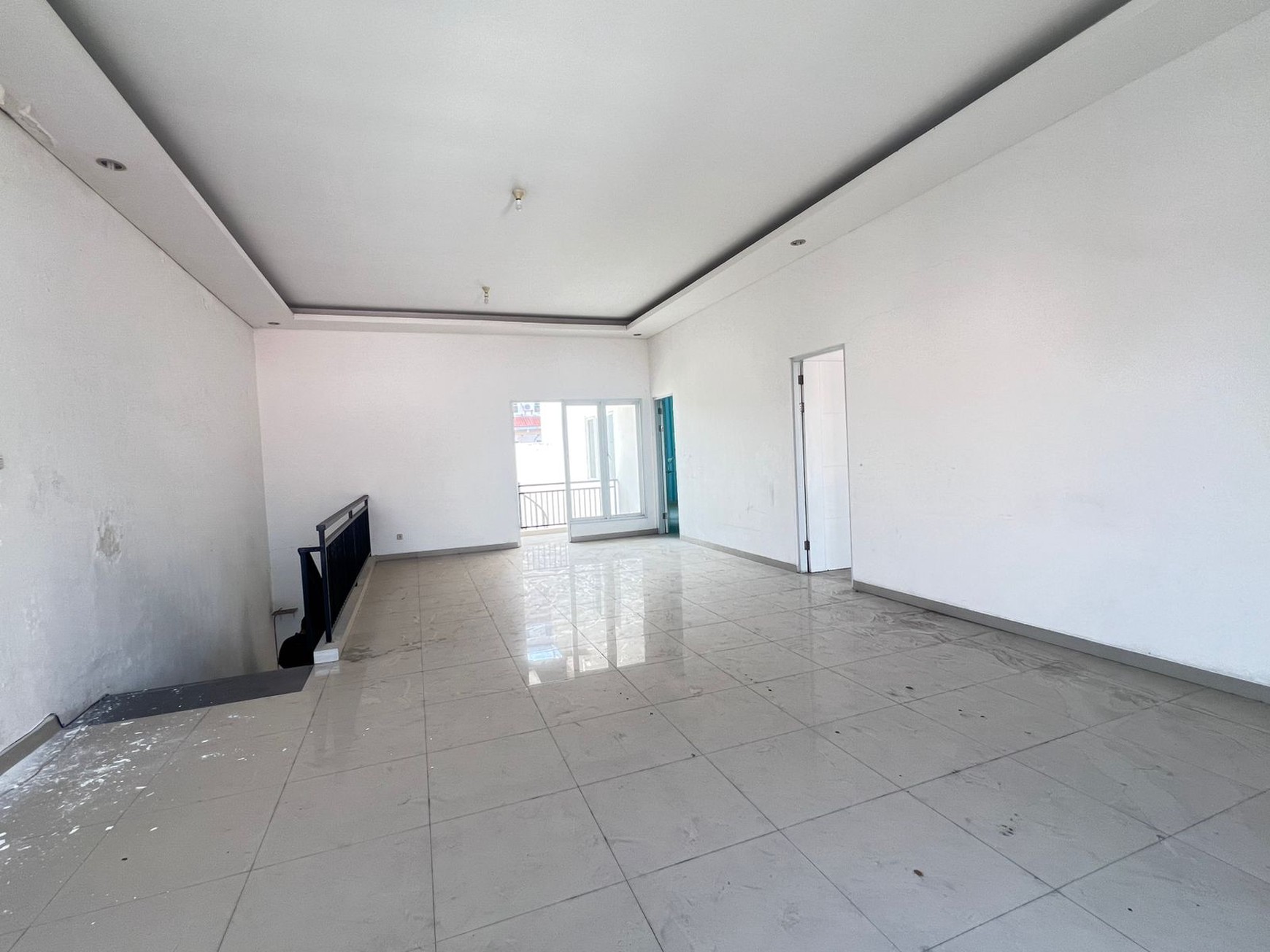 DIJUAL Rumah SIAP HUNI 2 lantai BESAR CLASSIC di Sutorejo Prima Indah, Surabaya timur