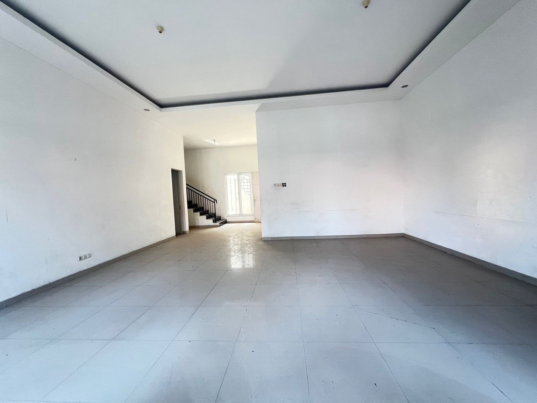 DIJUAL Rumah SIAP HUNI 2 lantai BESAR CLASSIC di Sutorejo Prima Indah, Surabaya timur