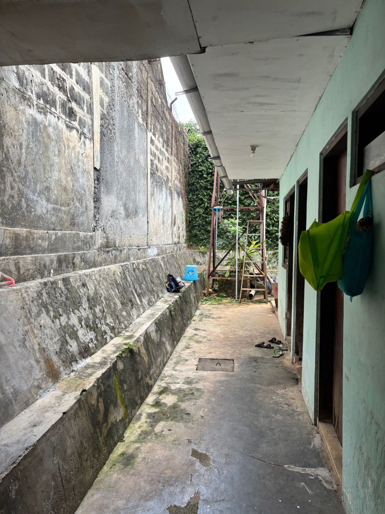 Rumah Lama Lokasi Strategis Duren Tiga Jakarta Selatan