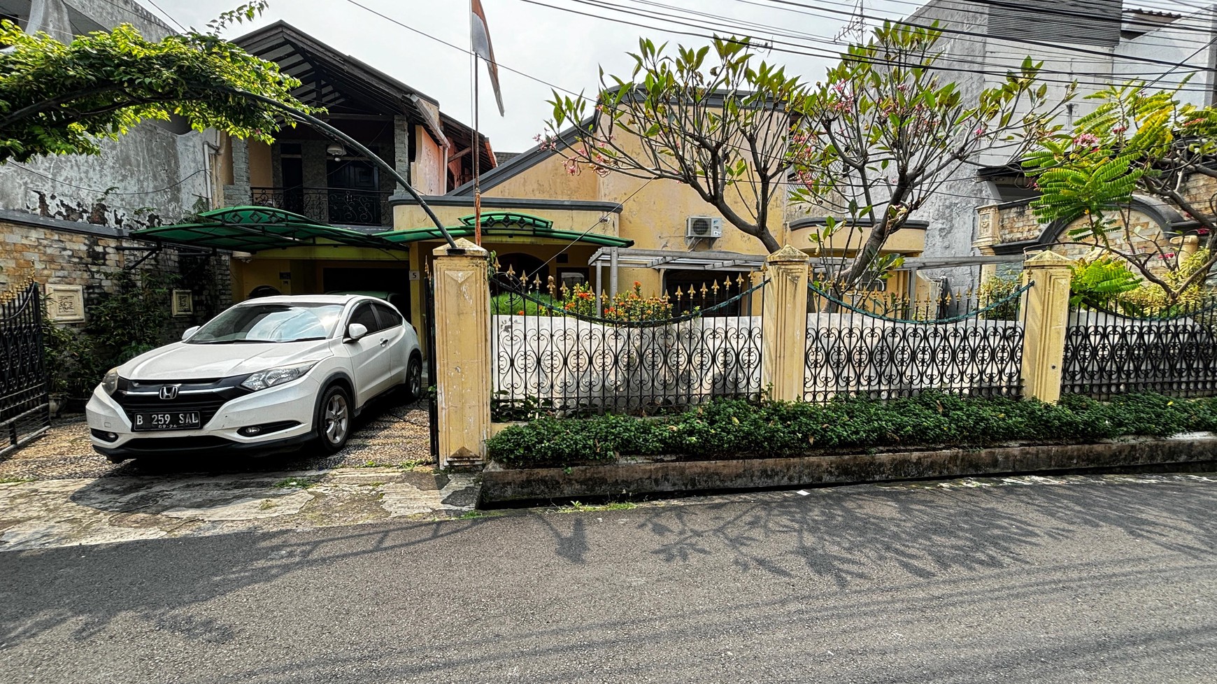 Rumah Besar 2 Lantai Di Pedati Jatinegara, 2 Menit Jalan Kaki ke Bypass Jl. DI Panjaitan