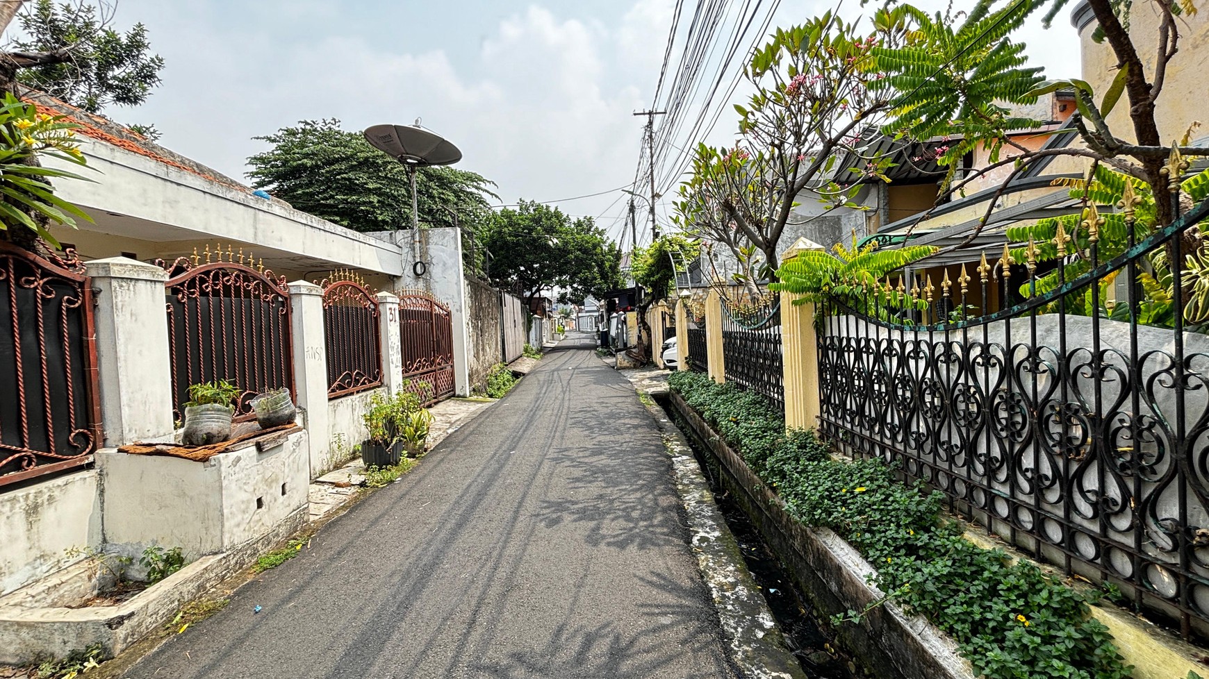Rumah Besar 2 Lantai Di Pedati Jatinegara, 2 Menit Jalan Kaki ke Bypass Jl. DI Panjaitan