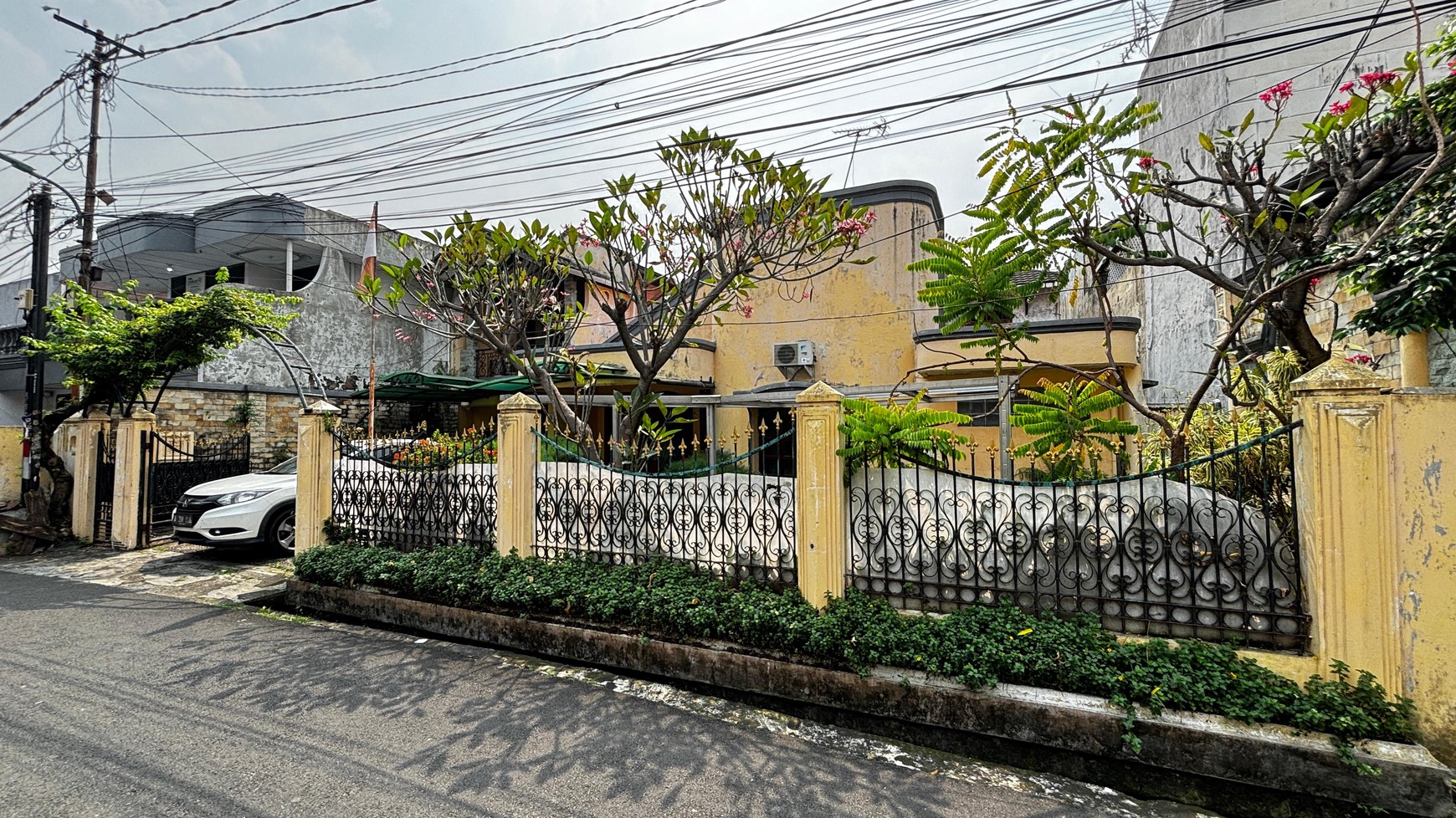 Rumah Besar 2 Lantai Di Pedati Jatinegara, 2 Menit Jalan Kaki ke Bypass Jl. DI Panjaitan