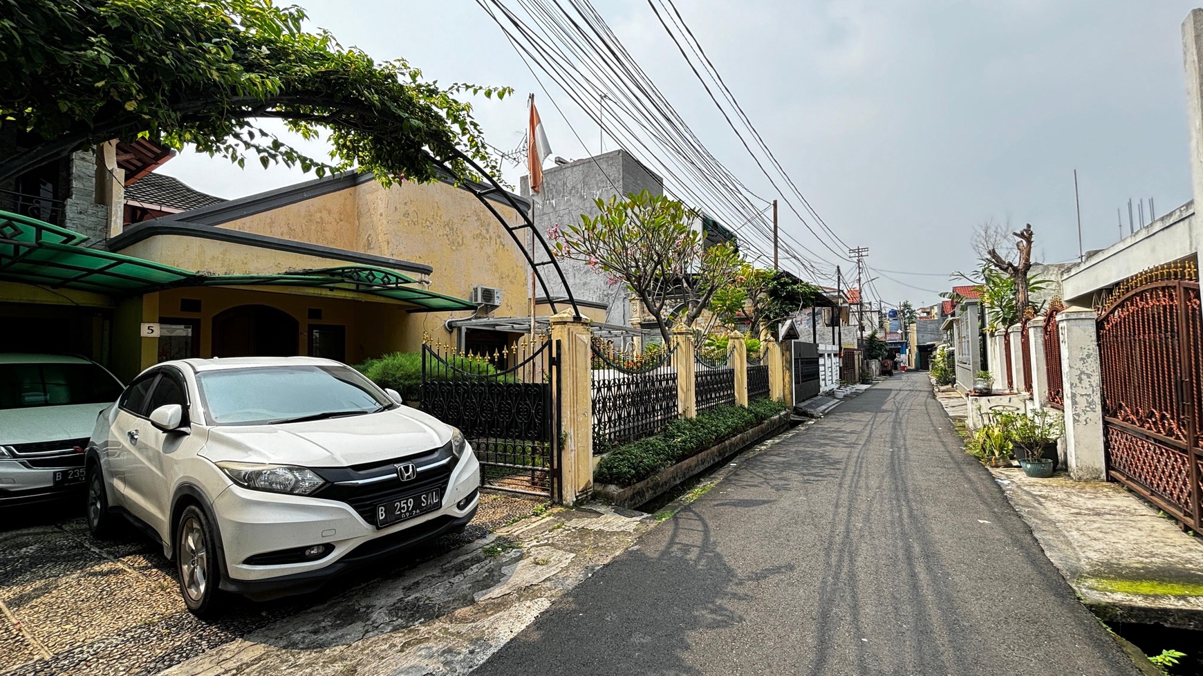Rumah Besar 2 Lantai Di Pedati Jatinegara, 2 Menit Jalan Kaki ke Bypass Jl. DI Panjaitan