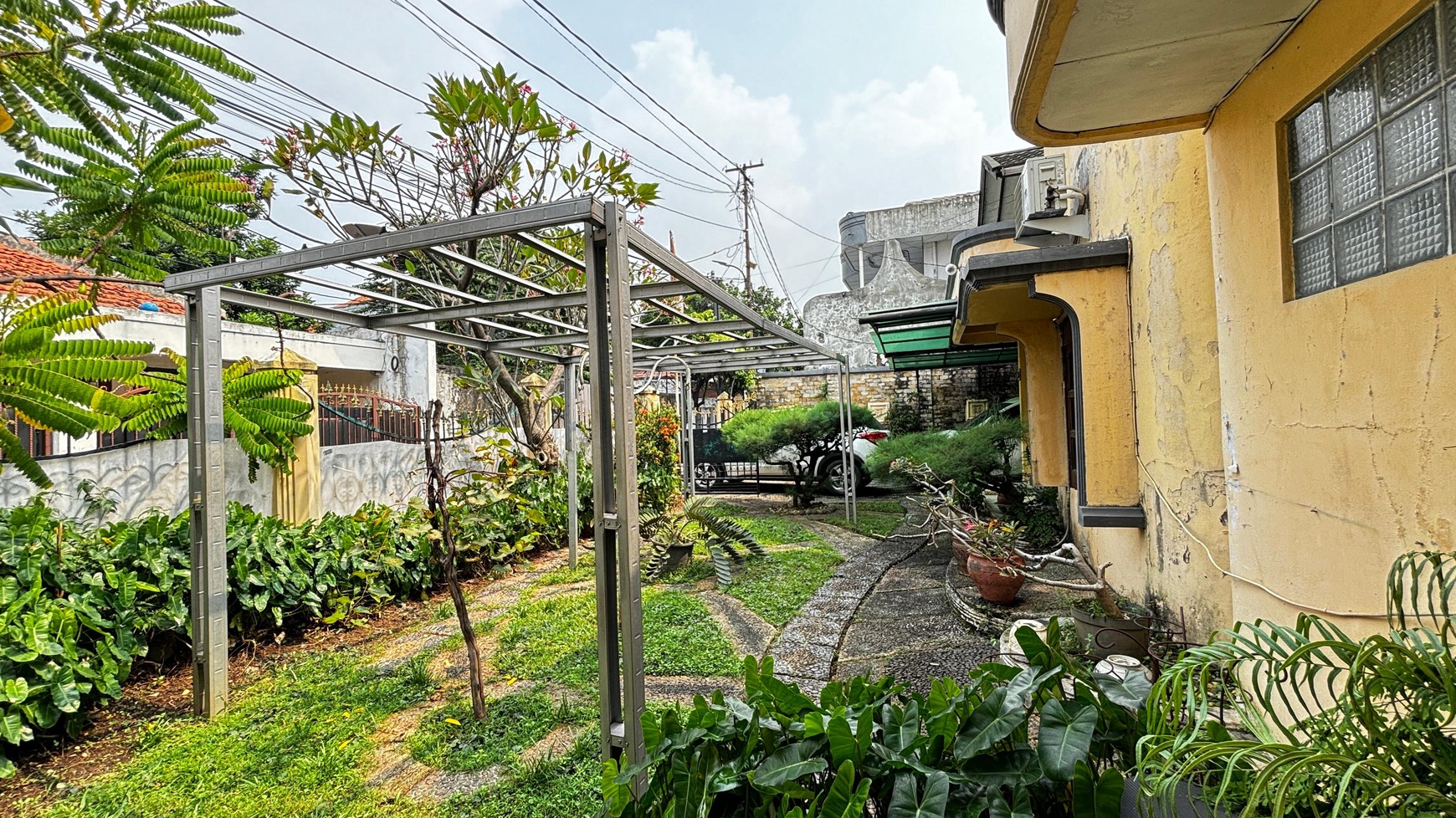 Rumah Besar 2 Lantai Di Pedati Jatinegara, 2 Menit Jalan Kaki ke Bypass Jl. DI Panjaitan