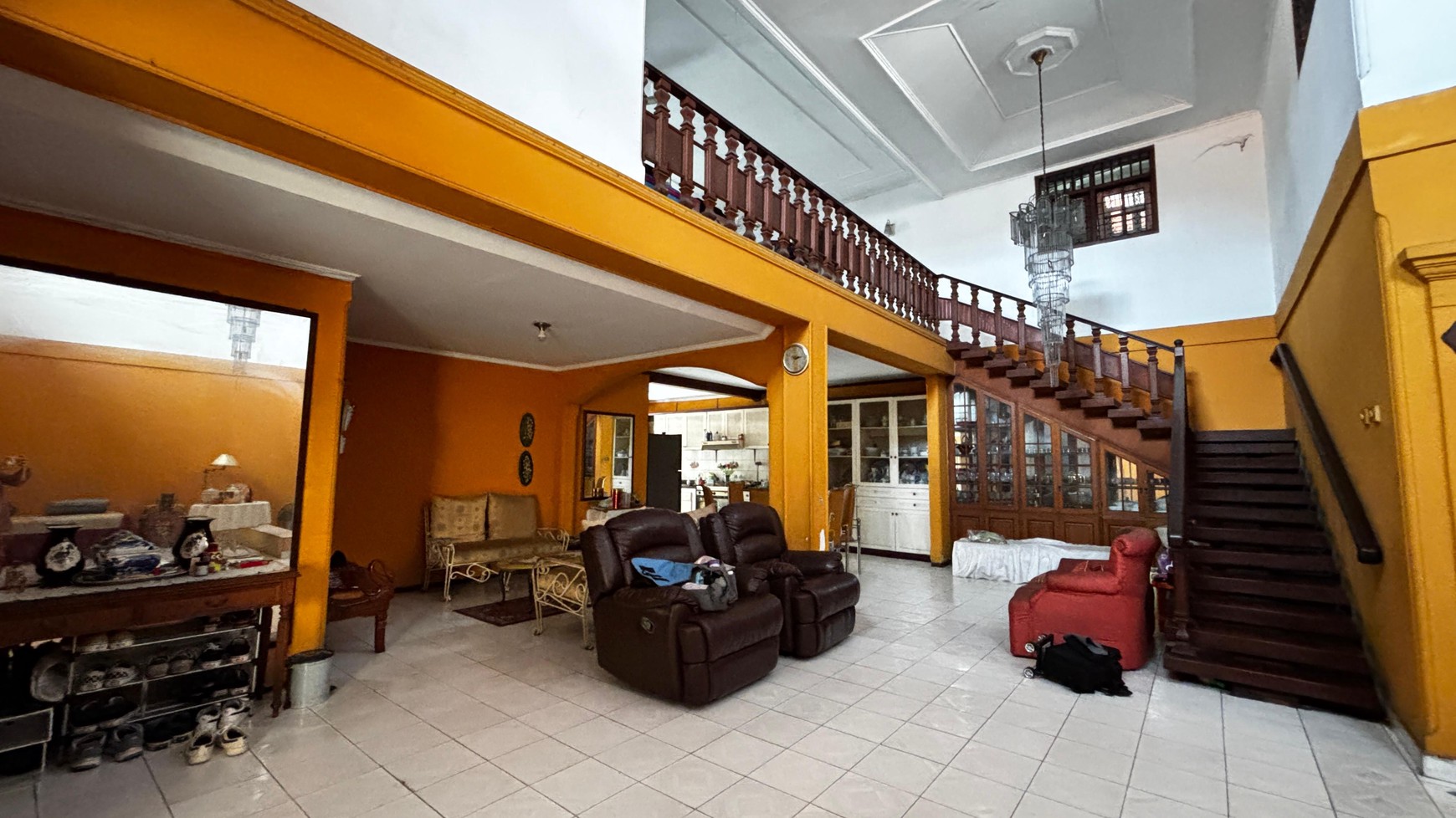 Rumah Besar 2 Lantai Di Pedati Jatinegara, 2 Menit Jalan Kaki ke Bypass Jl. DI Panjaitan