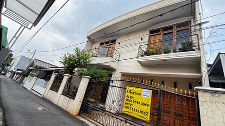 Rumah 2 Lantai, Cantik Siap Huni Di Tebet Barat, Hanya 5 Menit Ke Jl. MT Haryono