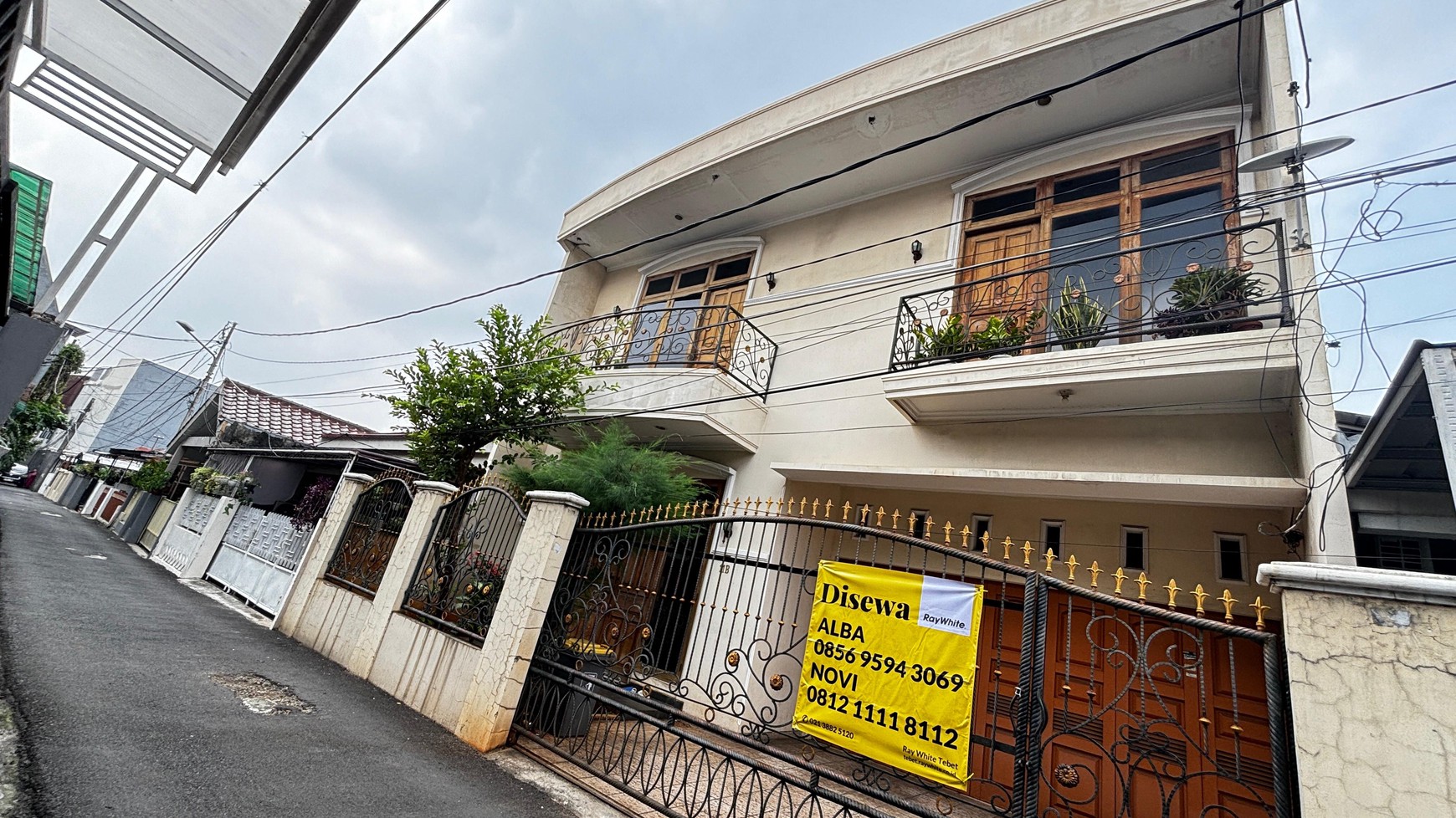 Rumah 2 Lantai, Cantik Siap Huni Di Tebet Barat, Hanya 5 Menit Ke Jl. MT Haryono