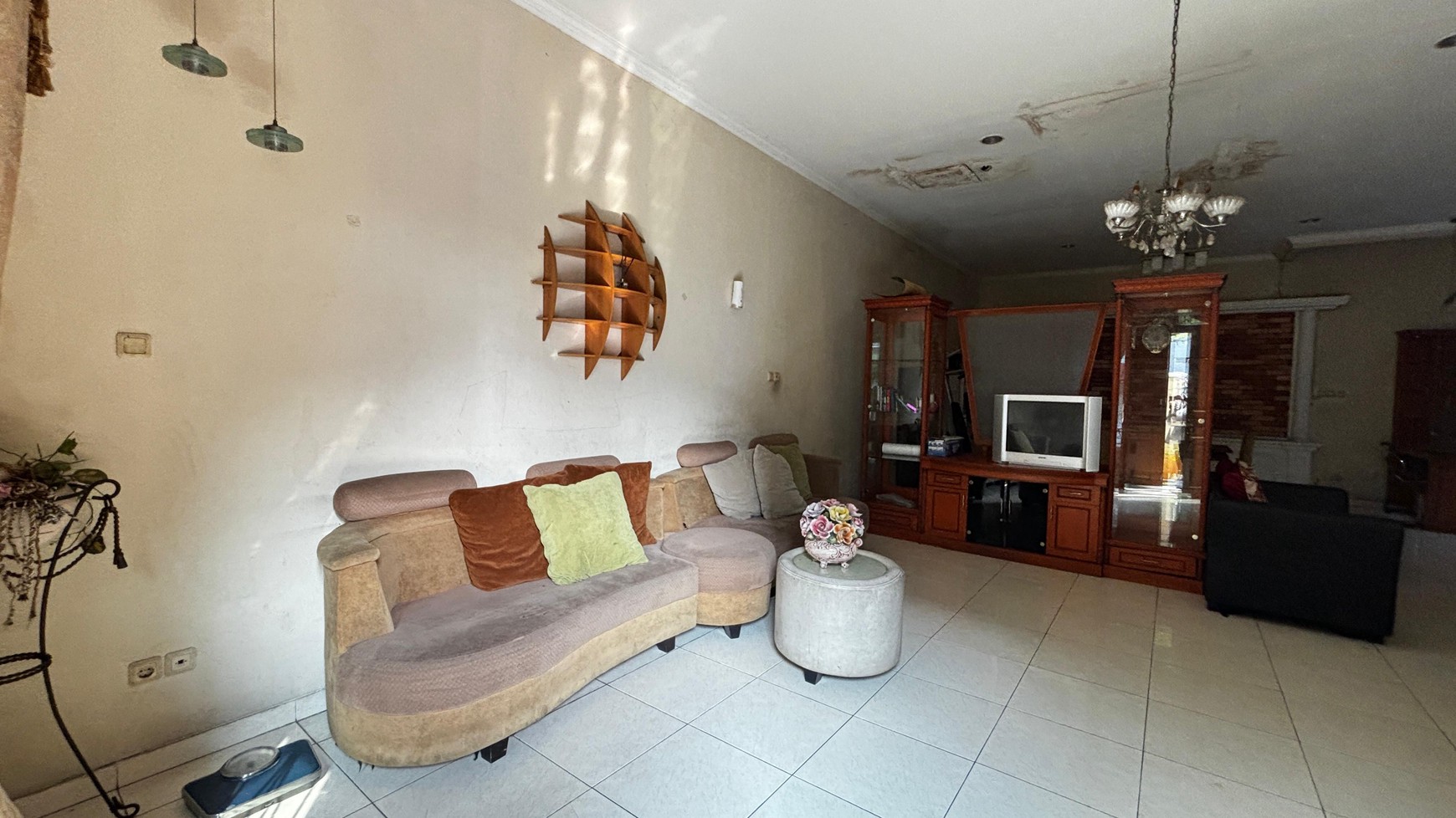 Rumah 2 Lantai, Cantik Siap Huni Di Tebet Barat, Hanya 5 Menit Ke Jl. MT Haryono