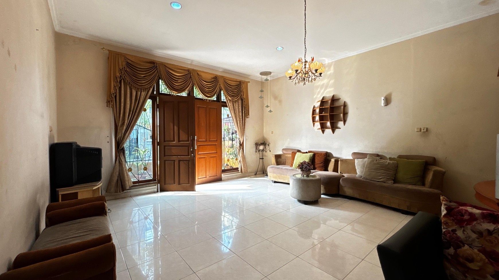 Rumah 2 Lantai, Cantik Siap Huni Di Tebet Barat, Hanya 5 Menit Ke Jl. MT Haryono