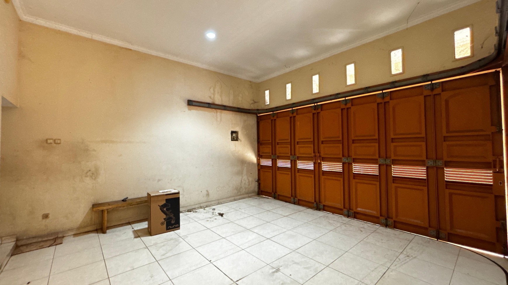 Rumah 2 Lantai, Cantik Siap Huni Di Tebet Barat, Hanya 5 Menit Ke Jl. MT Haryono