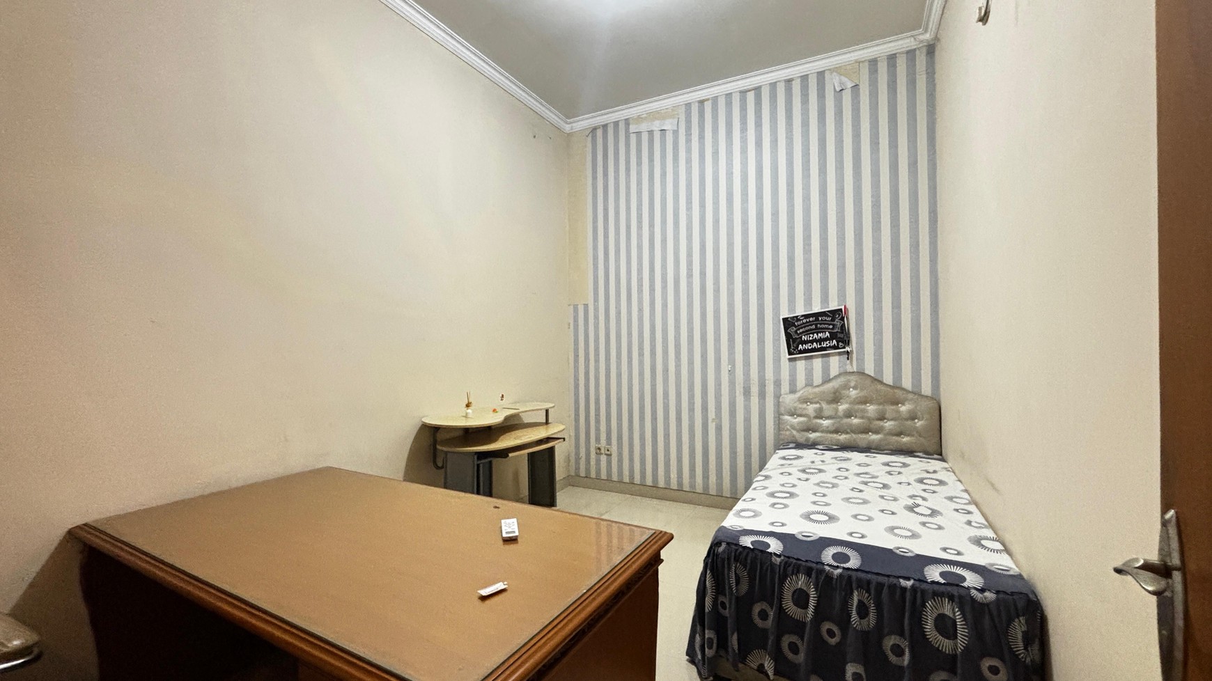 Rumah 2 Lantai, Cantik Siap Huni Di Tebet Barat, Hanya 5 Menit Ke Jl. MT Haryono