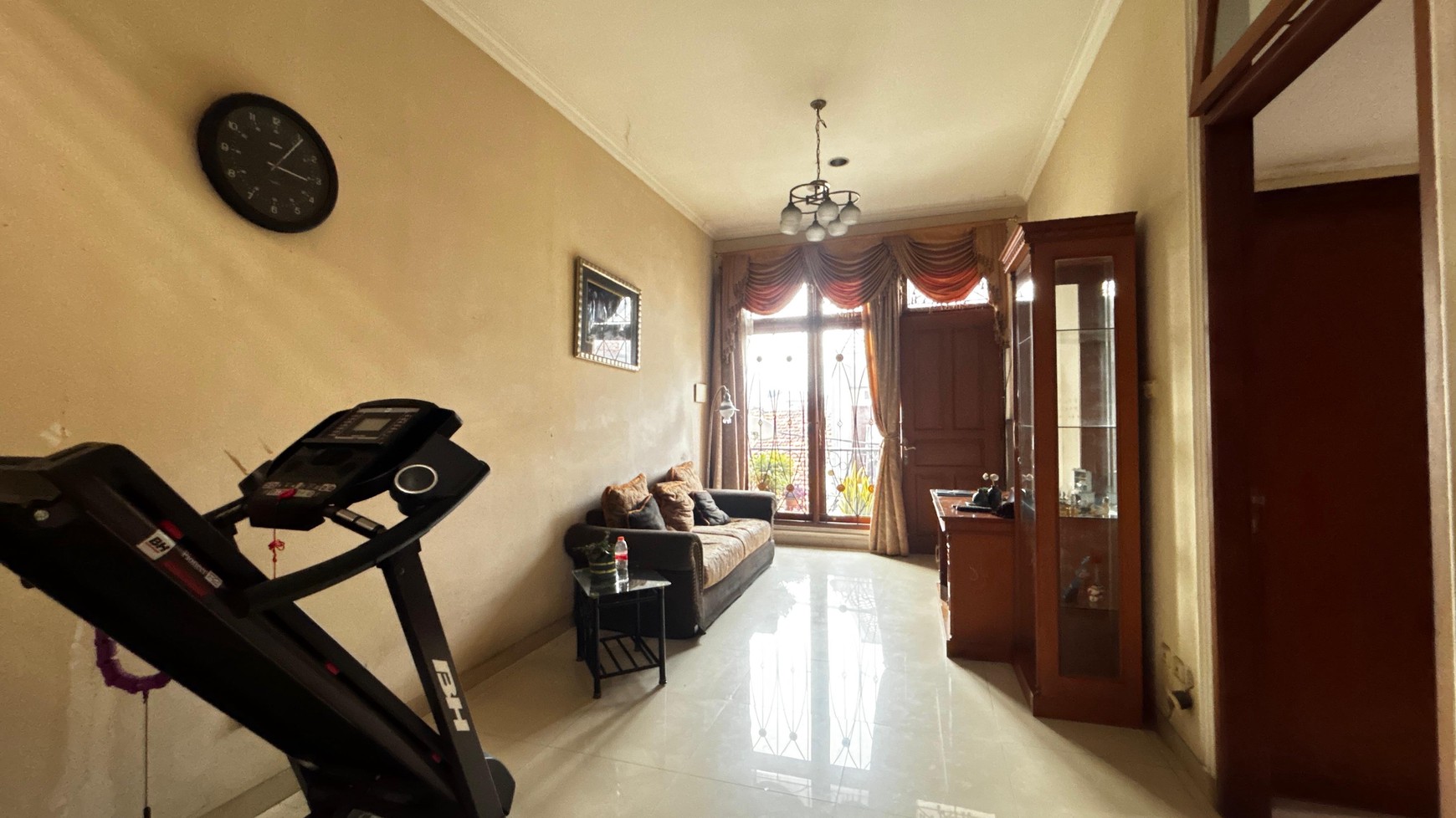 Rumah 2 Lantai, Cantik Siap Huni Di Tebet Barat, Hanya 5 Menit Ke Jl. MT Haryono