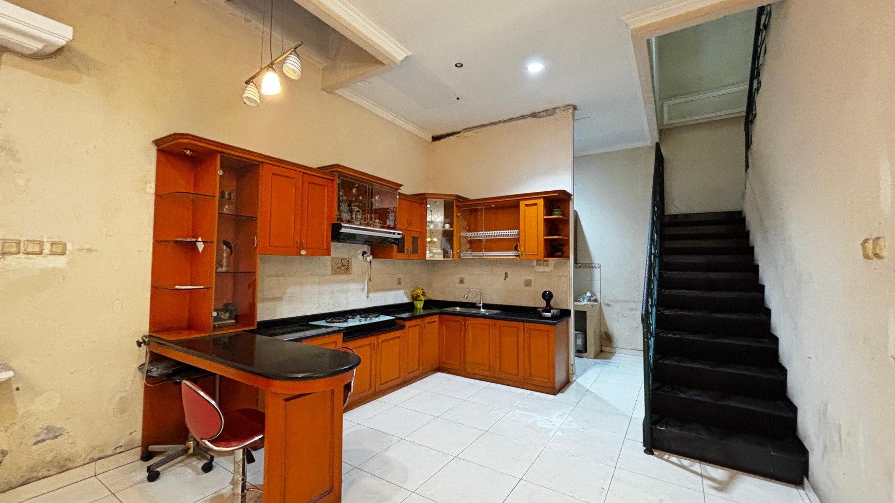 Rumah 2 Lantai, Cantik Siap Huni Di Tebet Barat, Hanya 5 Menit Ke Jl. MT Haryono