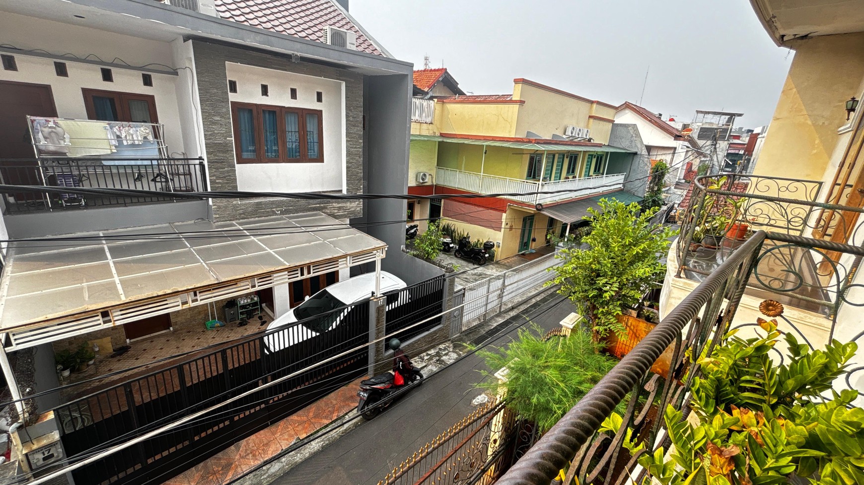 Rumah 2 Lantai, Cantik Siap Huni Di Tebet Barat, Hanya 5 Menit Ke Jl. MT Haryono