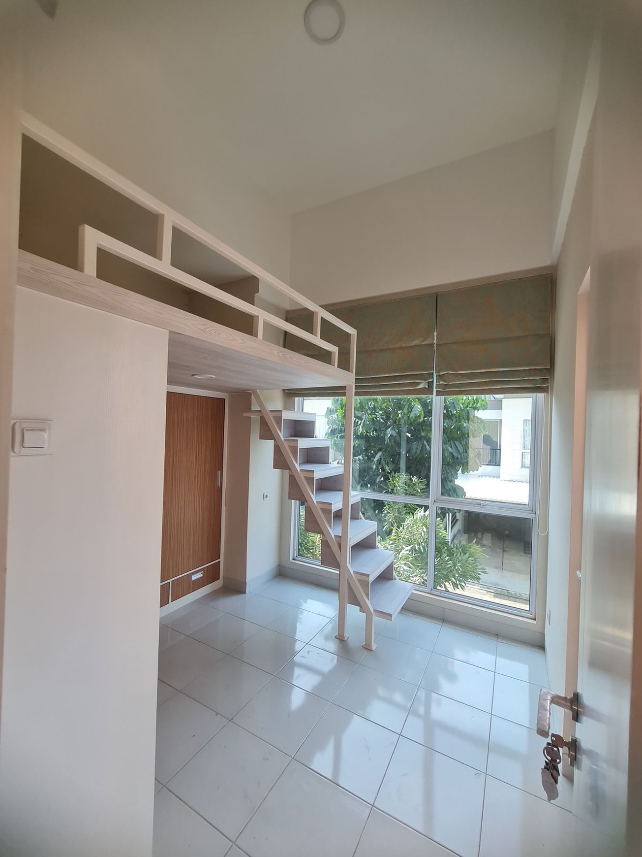 Rumah 2 Lantai Siap Huni KT 3 KM 2 Dalam Cluster @Ciputat