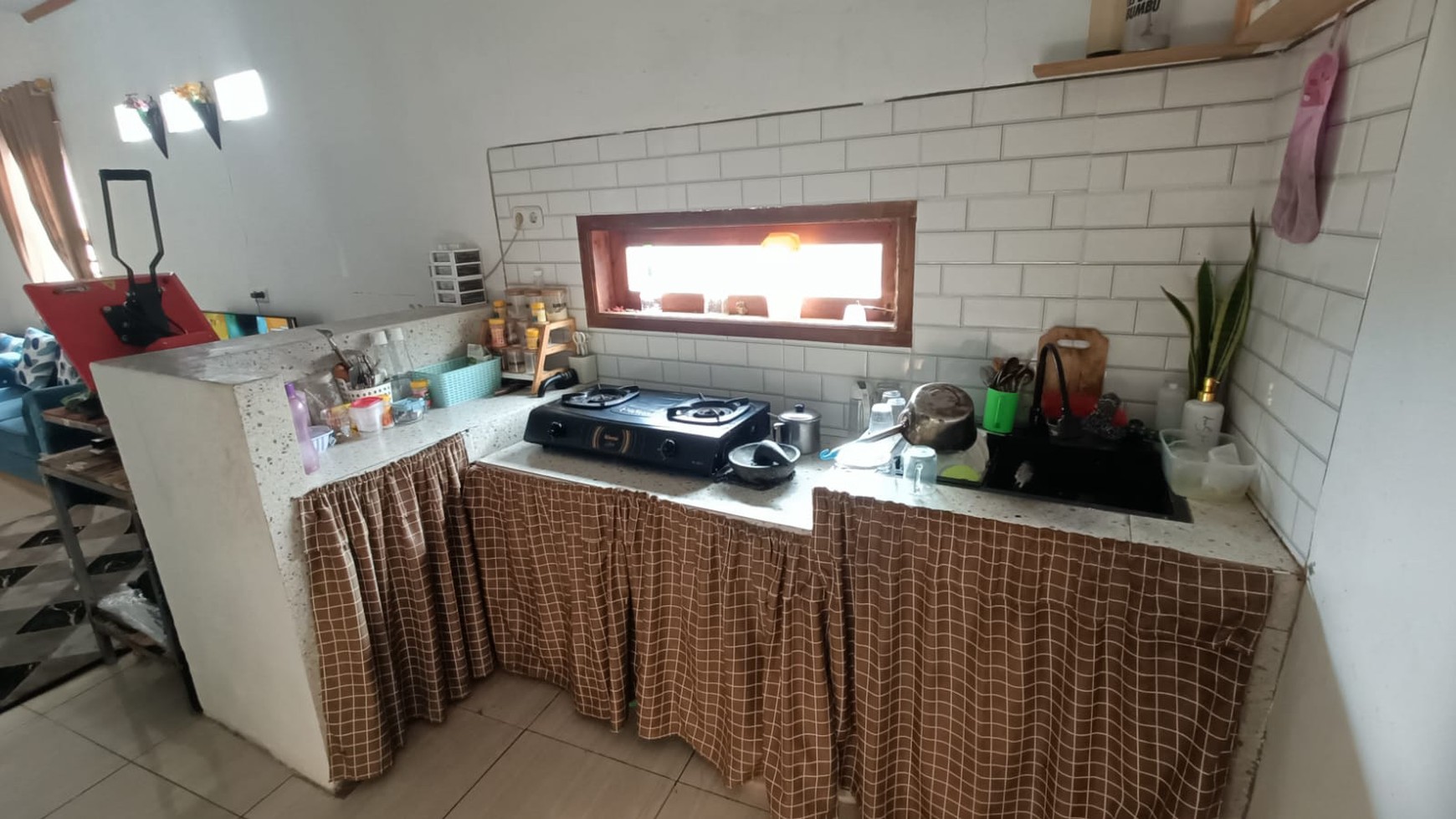 DIJUAL CEPAT DUA RUMAH SEKALIGUS LOKASI STRATEGIS DEKAT KE ALUN2-ALUN CIMAHI