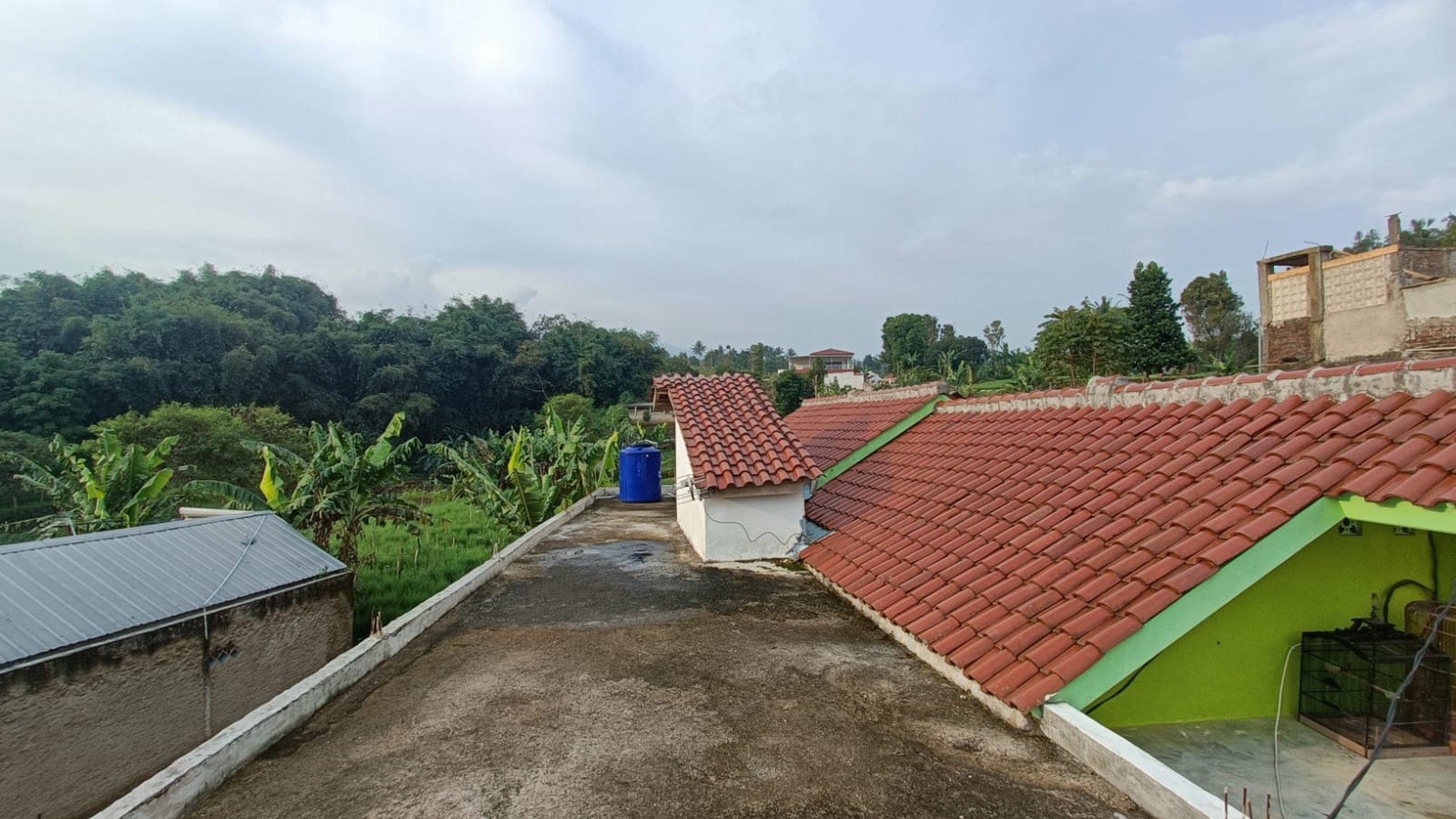DIJUAL CEPAT DUA RUMAH SEKALIGUS LOKASI STRATEGIS DEKAT KE ALUN2-ALUN CIMAHI
