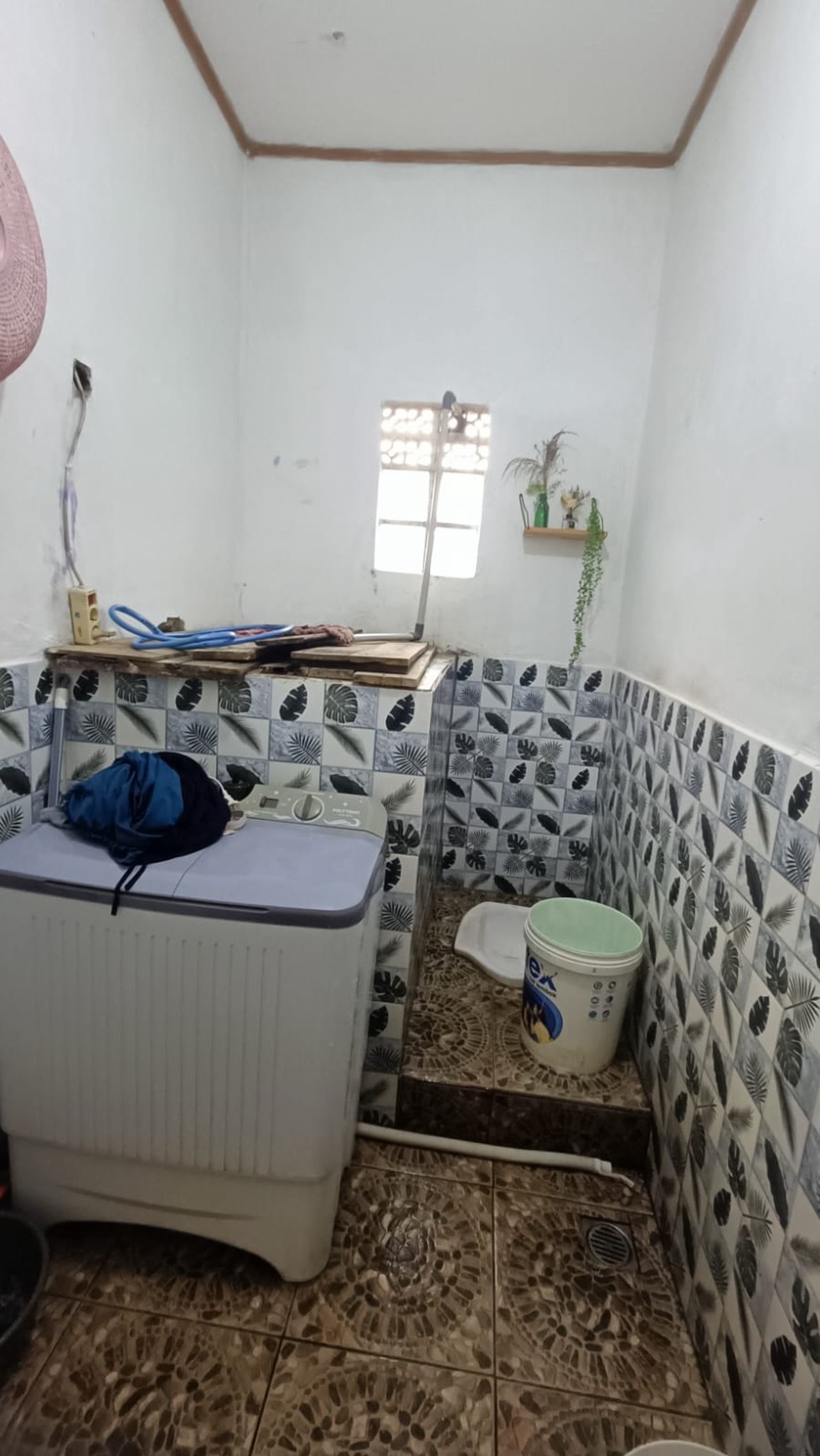 DIJUAL CEPAT DUA RUMAH SEKALIGUS LOKASI STRATEGIS DEKAT KE ALUN2-ALUN CIMAHI