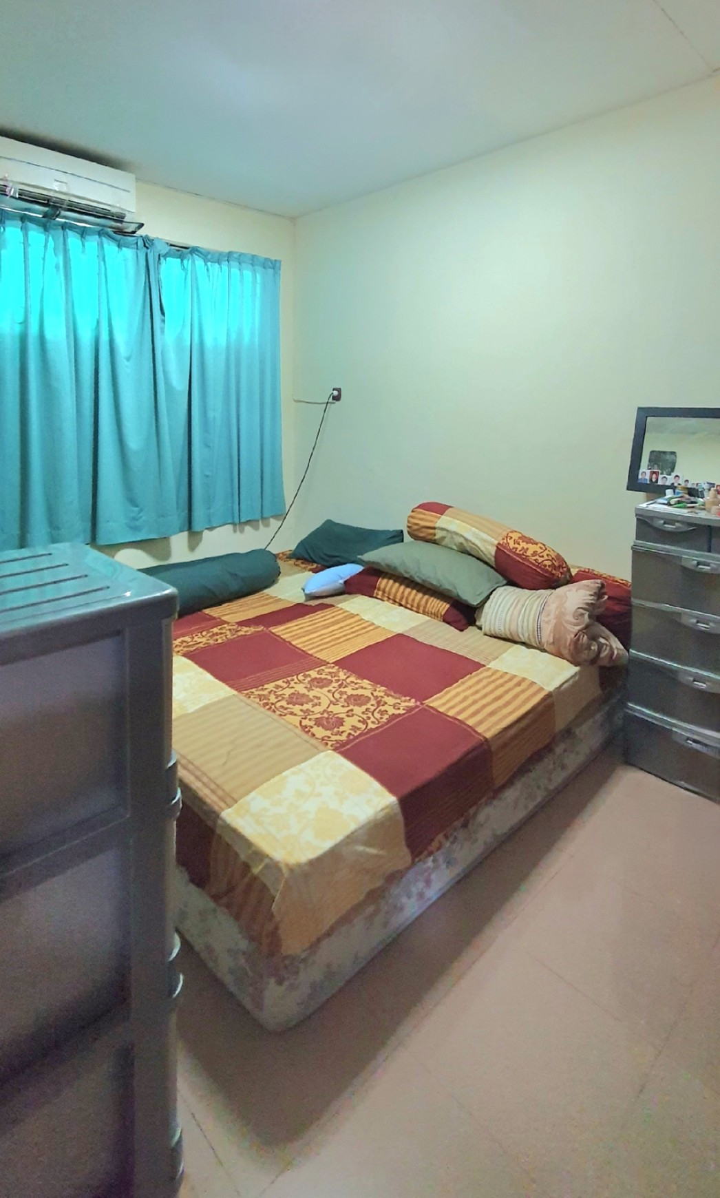 Rumah tua namun kokoh terawat di cluster Janur Elok belakang Mahaka / Santika.