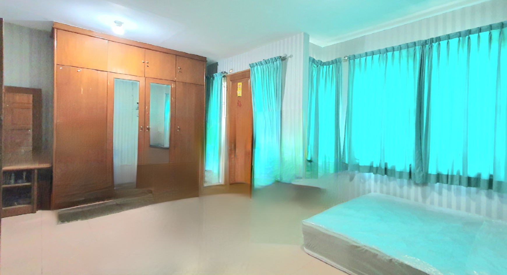 Rumah tua namun kokoh terawat di cluster Janur Elok belakang Mahaka / Santika.