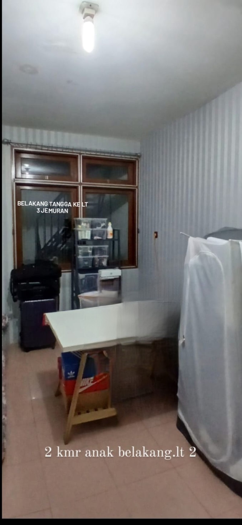 Rumah tua namun kokoh terawat di cluster Janur Elok belakang Mahaka / Santika.